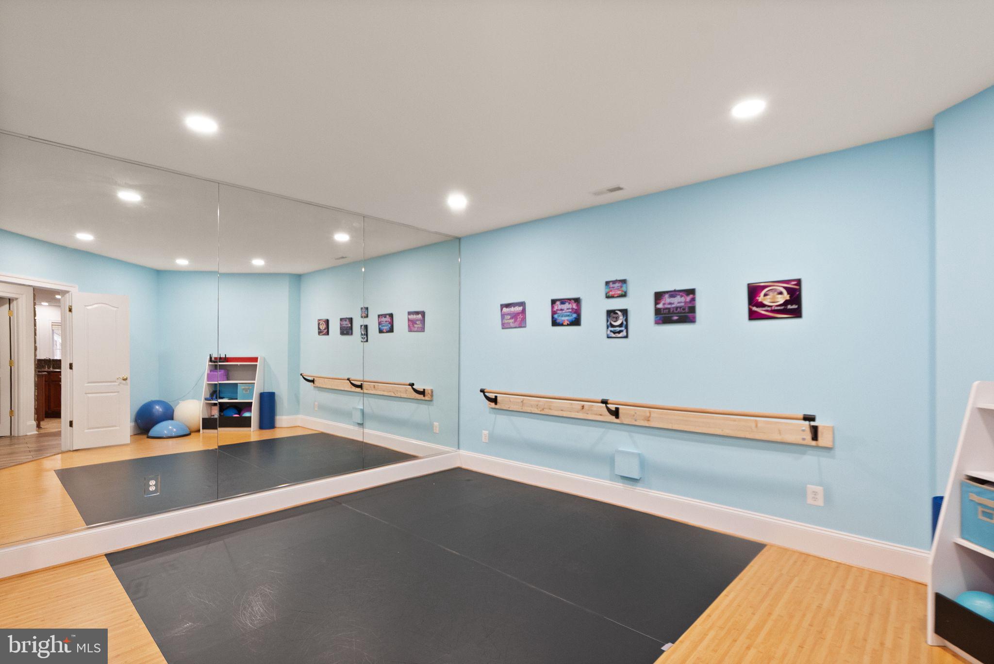 LANSDOWNE ON THE POTOMAC - Residential