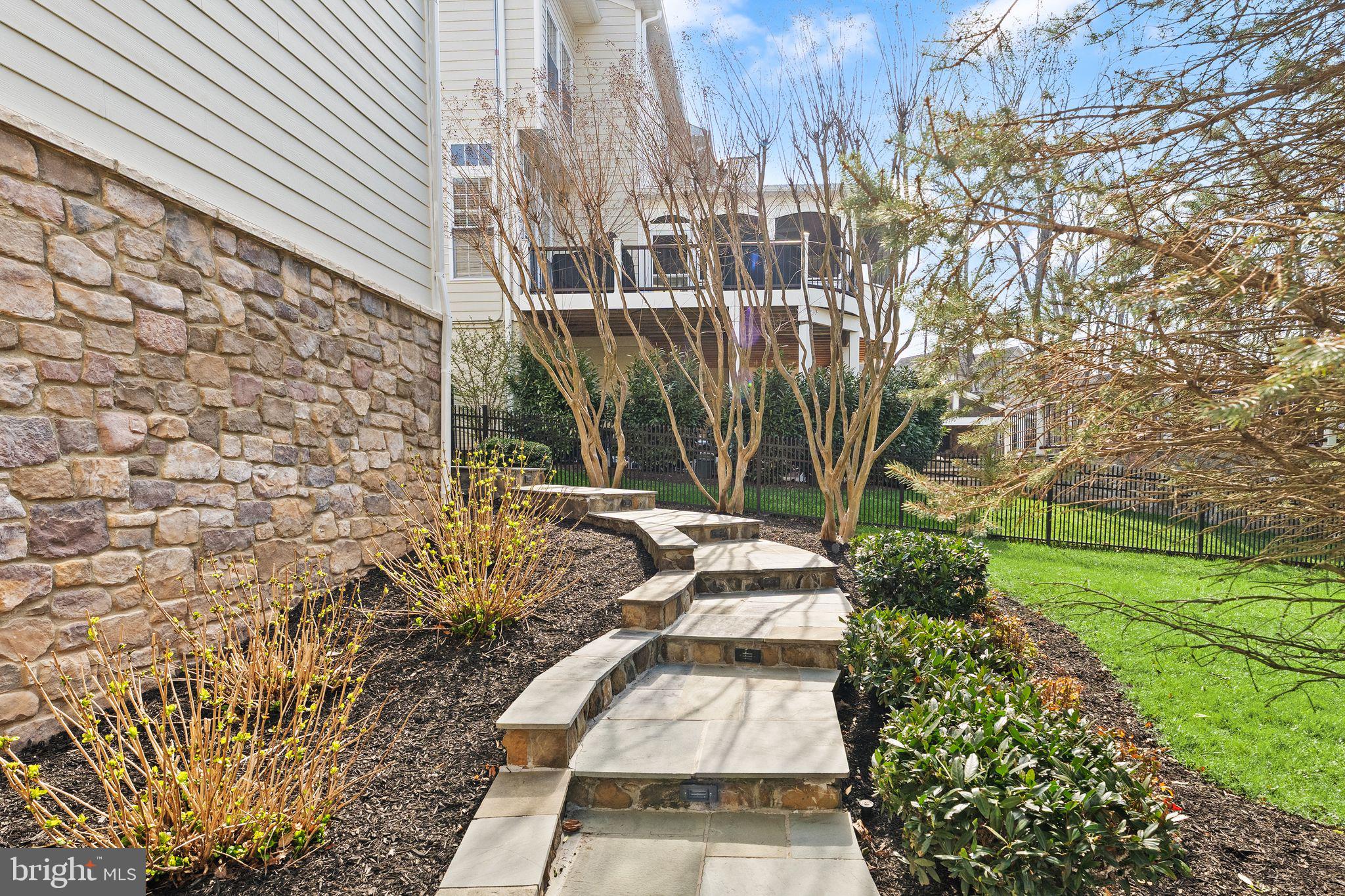 LANSDOWNE ON THE POTOMAC - Residential