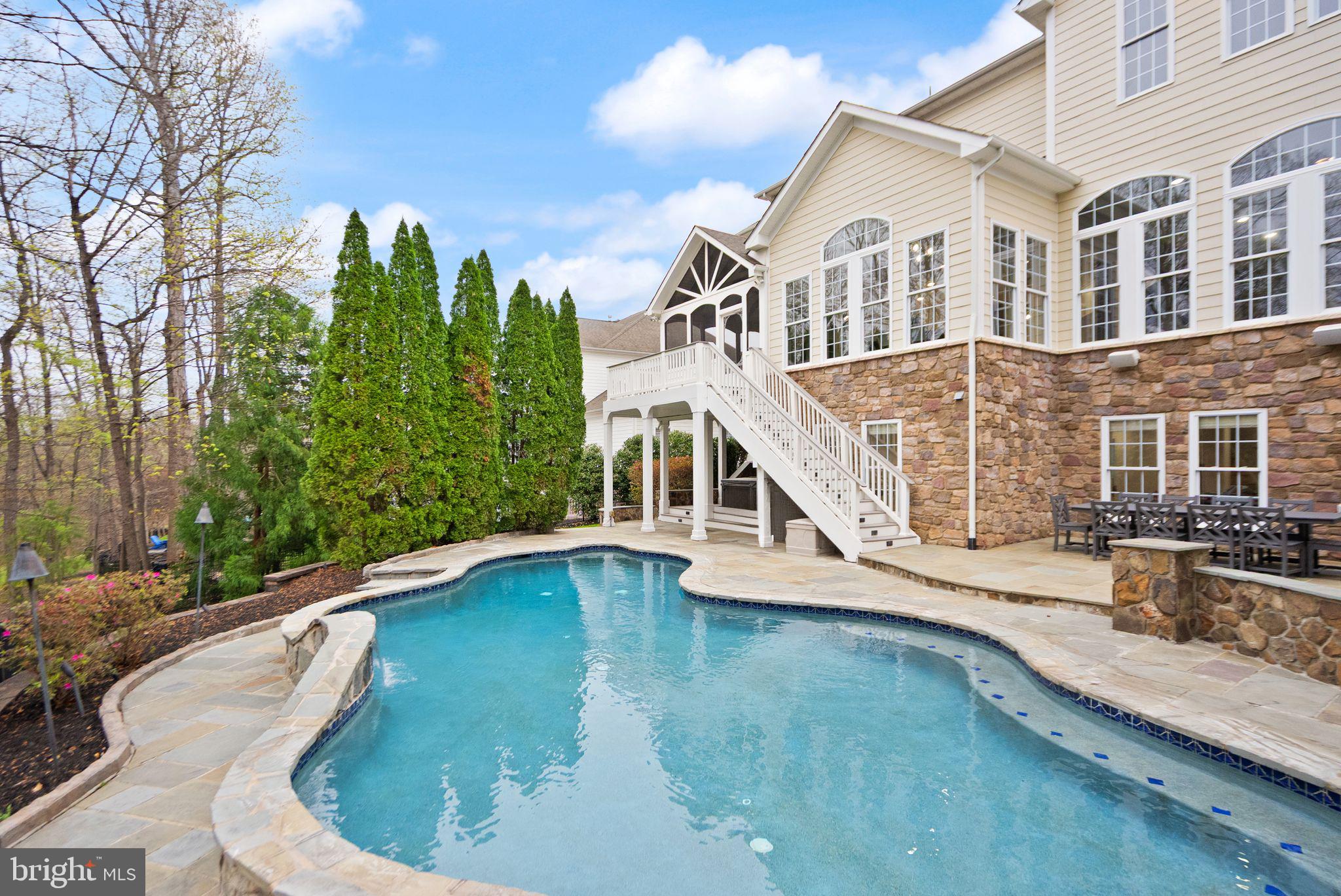 LANSDOWNE ON THE POTOMAC - Residential