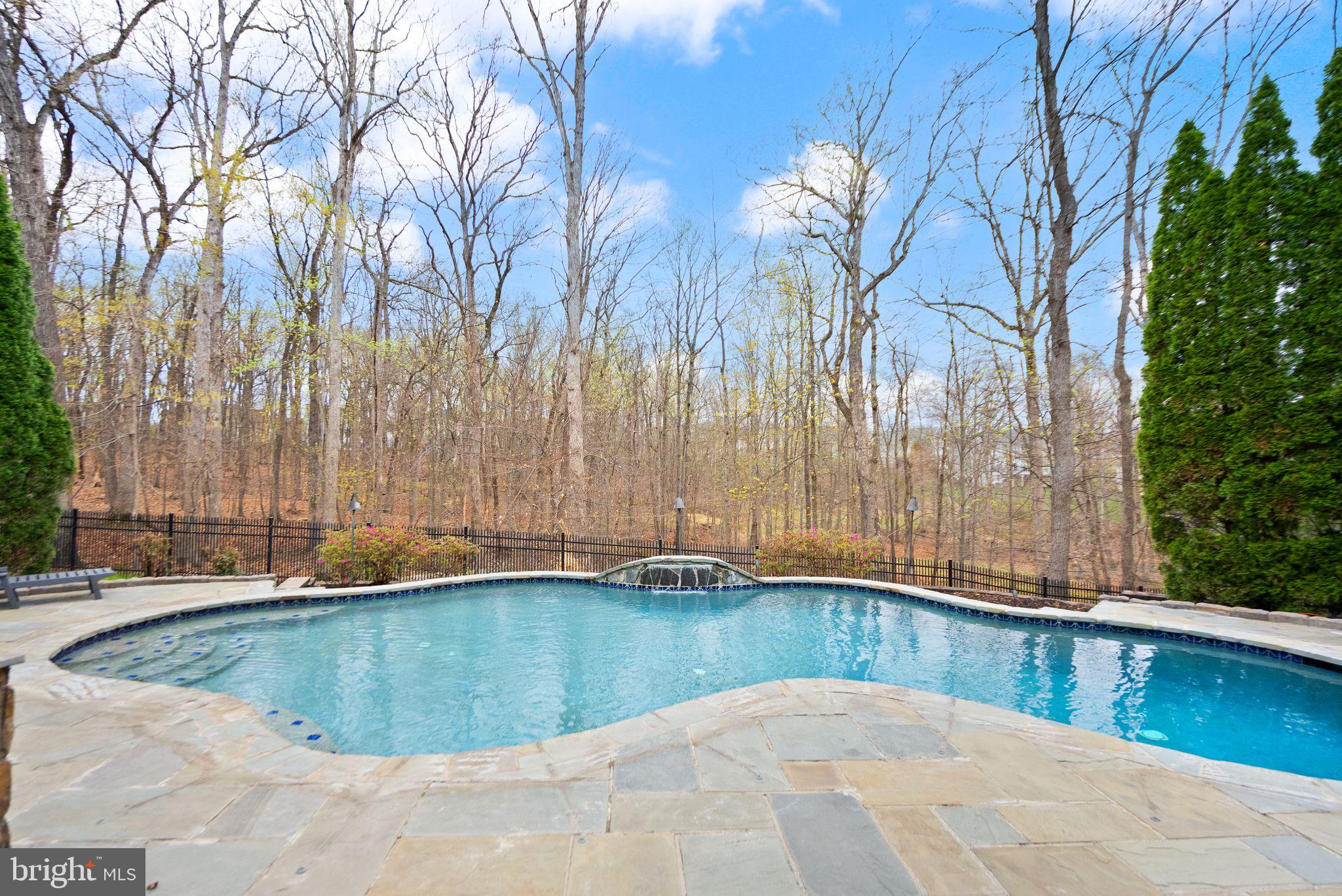 LANSDOWNE ON THE POTOMAC - Residential