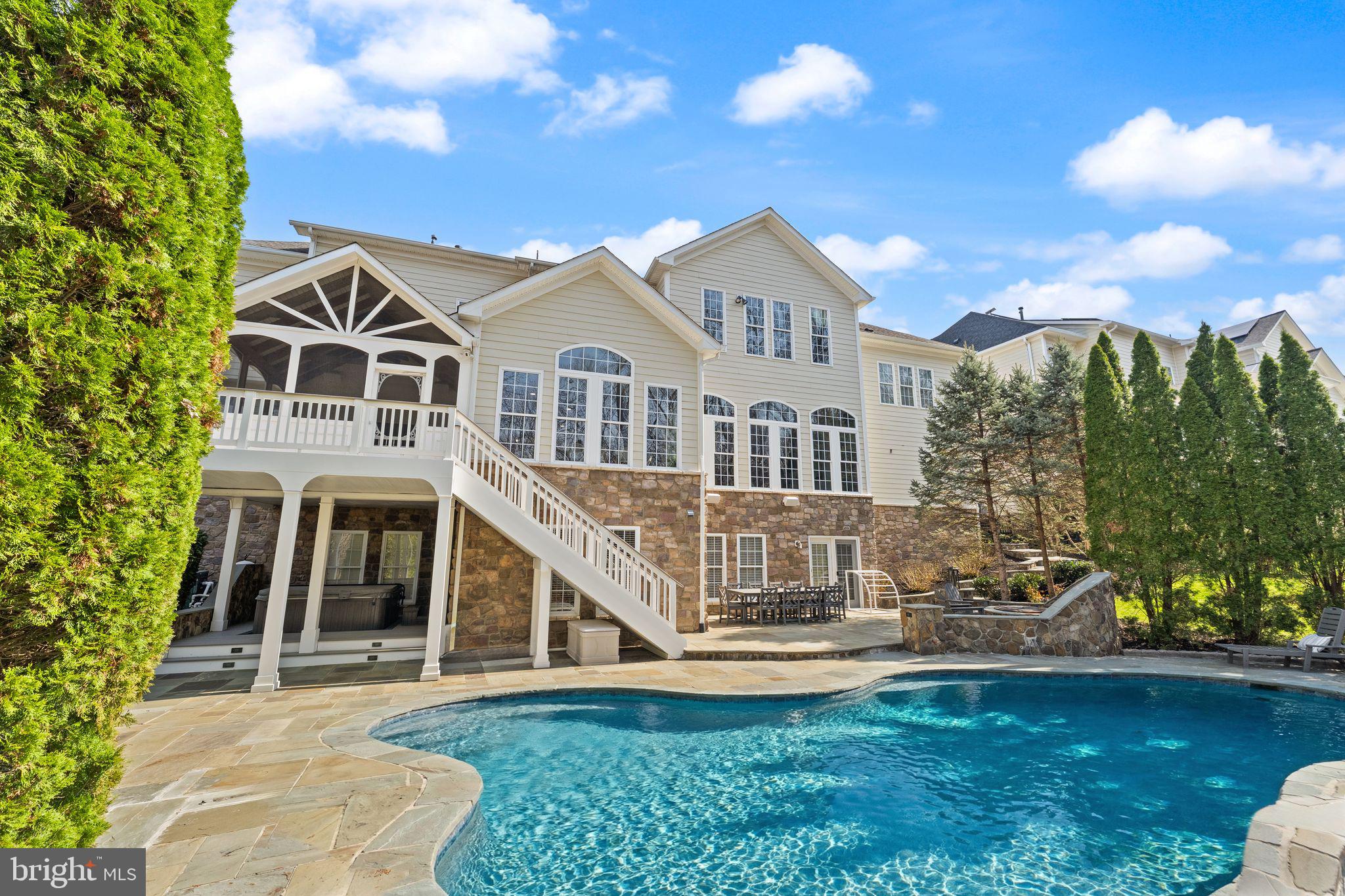 LANSDOWNE ON THE POTOMAC - Residential