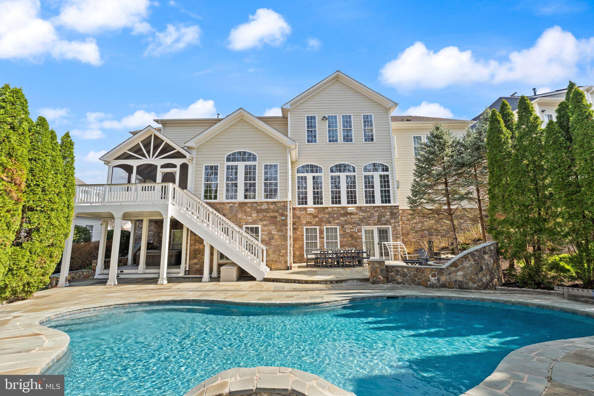 LANSDOWNE ON THE POTOMAC - Residential