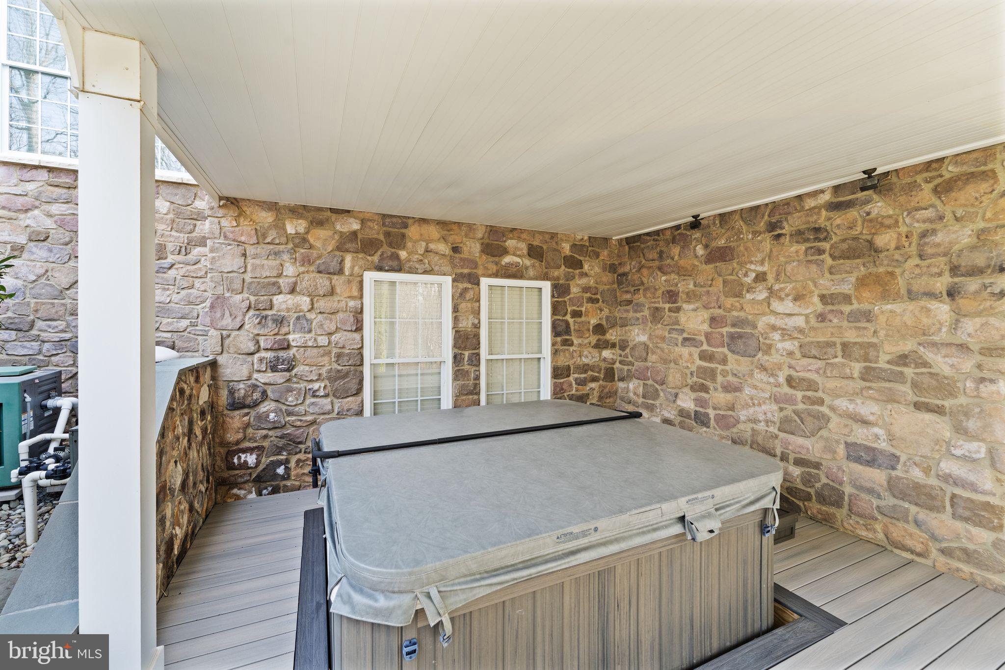 LANSDOWNE ON THE POTOMAC - Residential