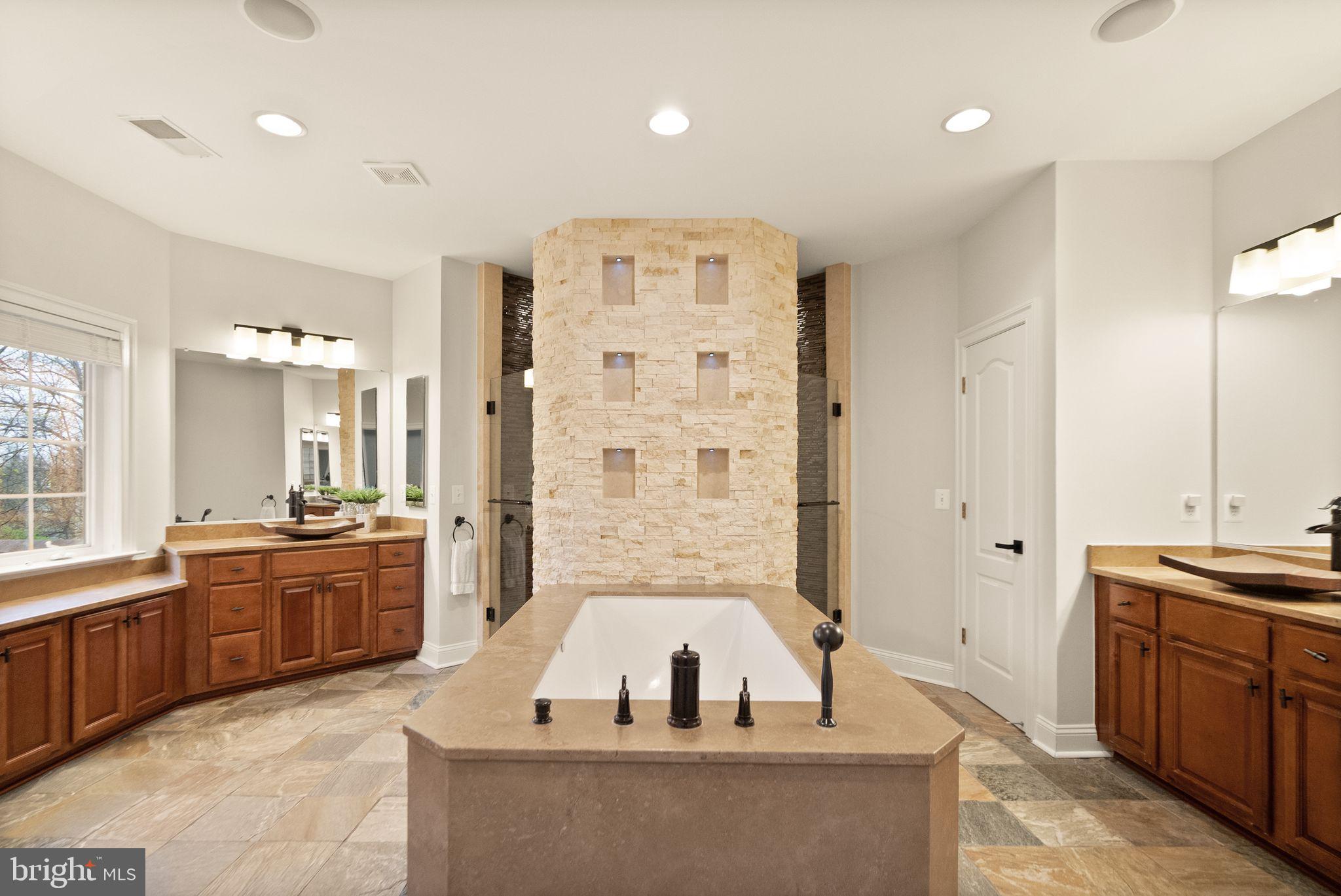 LANSDOWNE ON THE POTOMAC - Residential