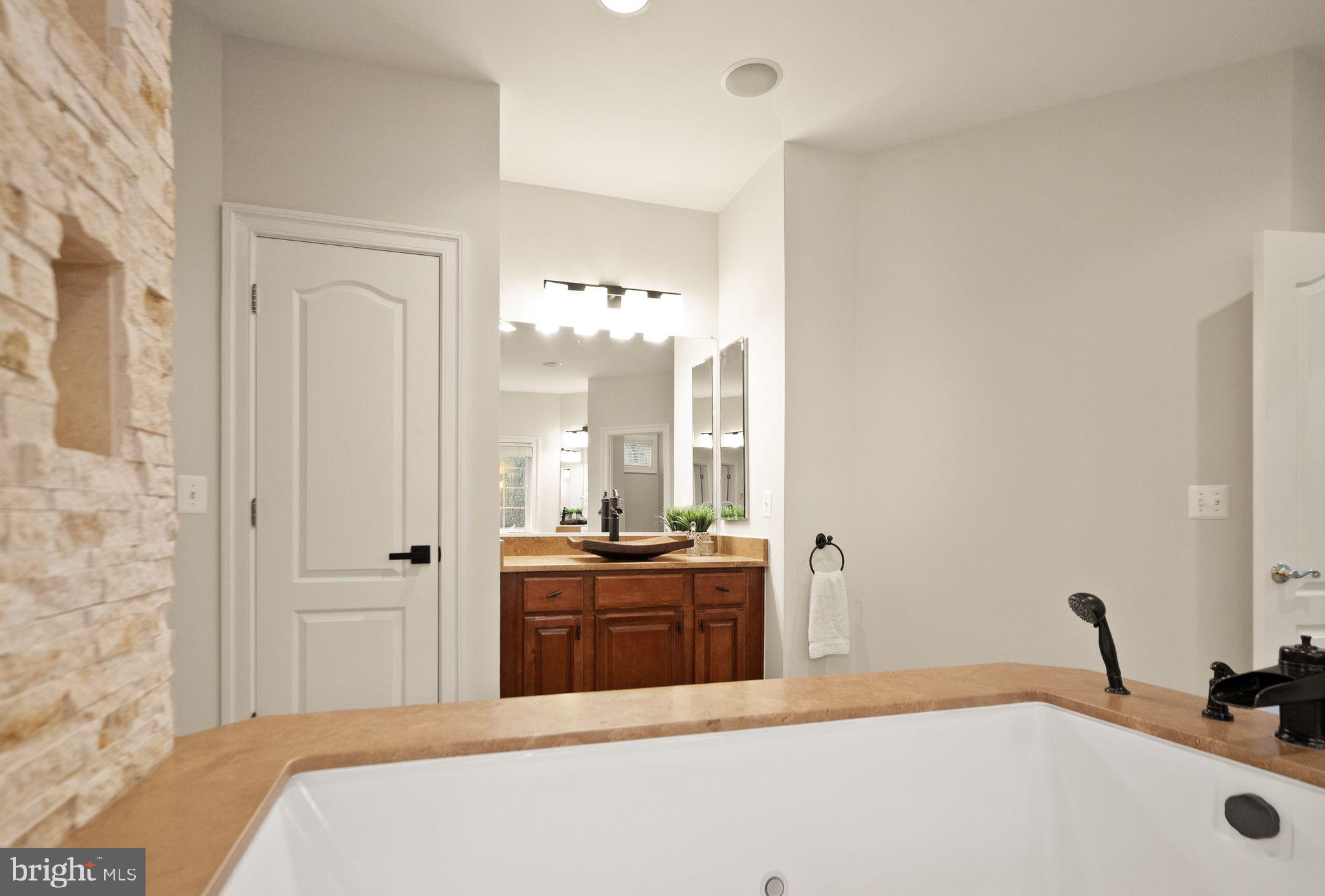 LANSDOWNE ON THE POTOMAC - Residential