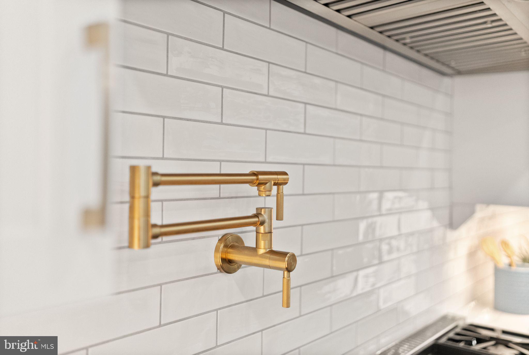 LANSDOWNE ON THE POTOMAC - Residential