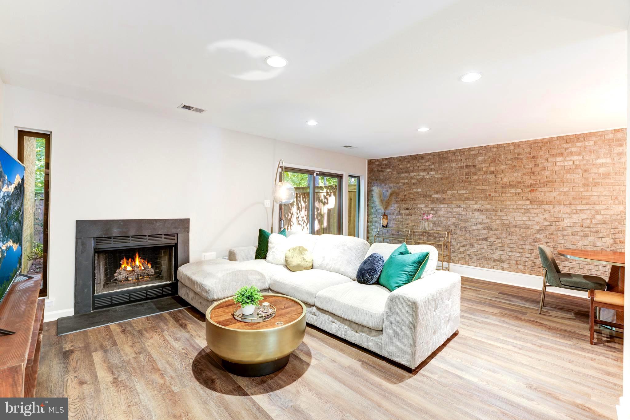 RESTON - Residential