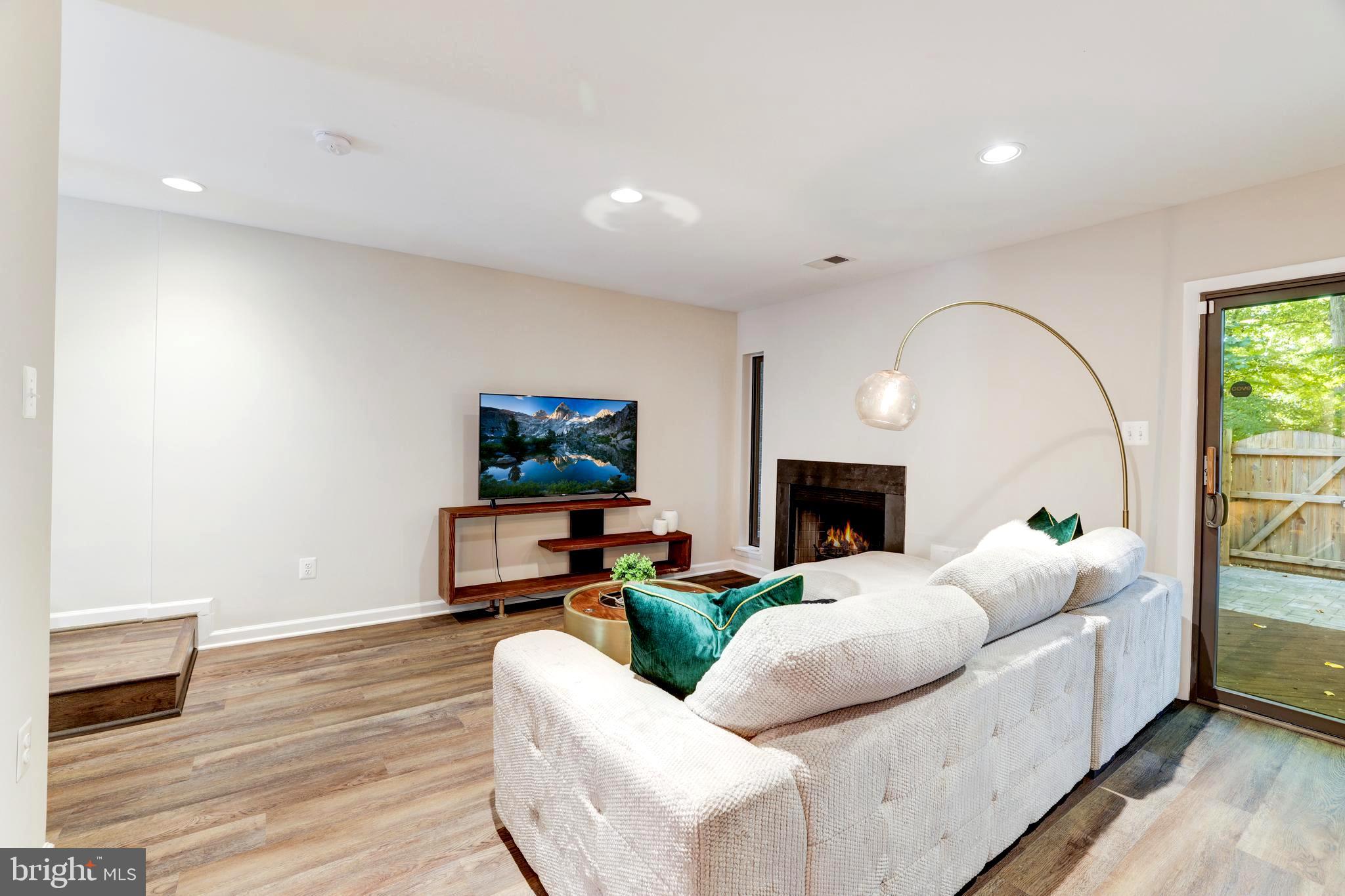 RESTON - Residential