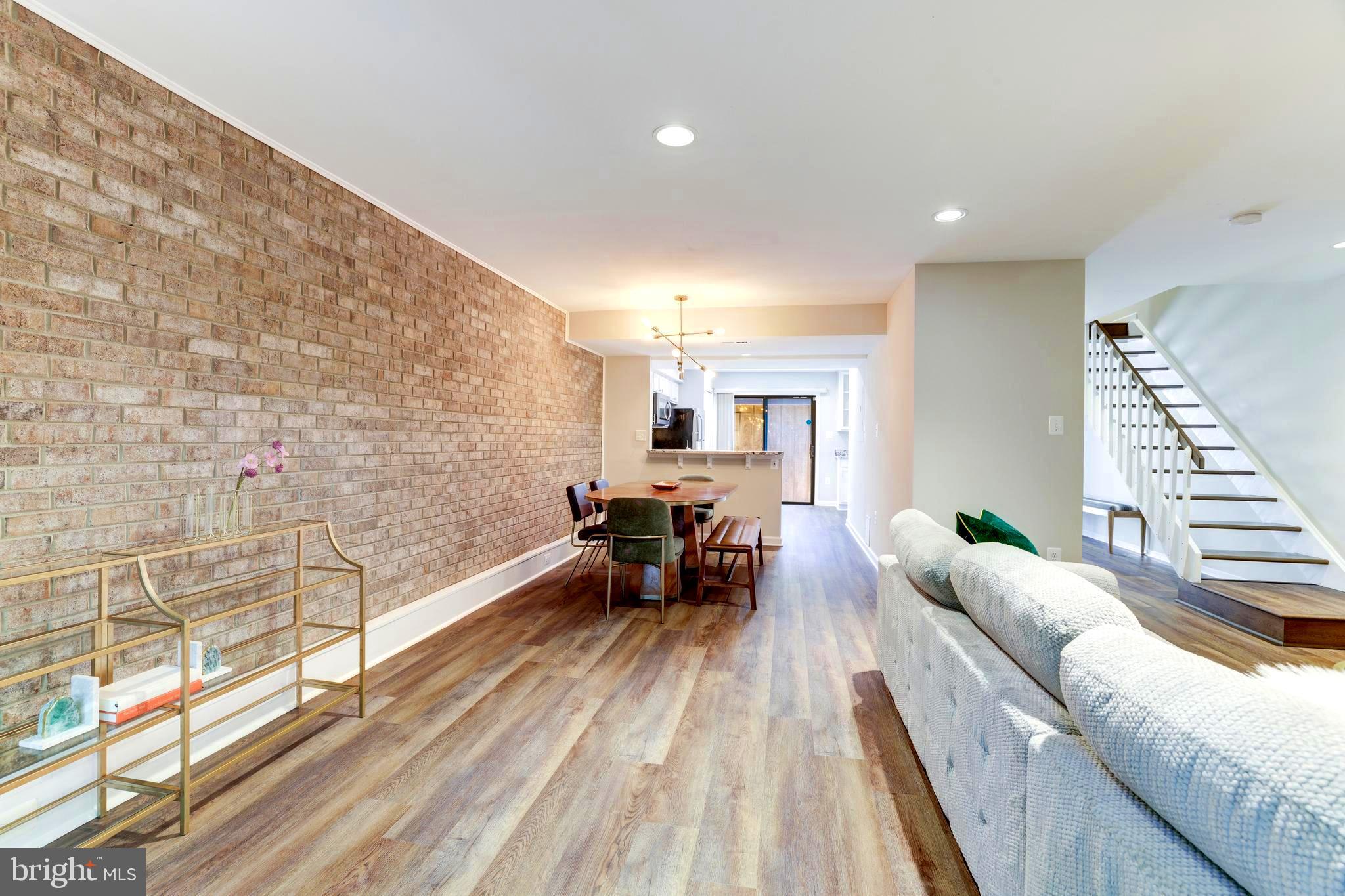 RESTON - Residential