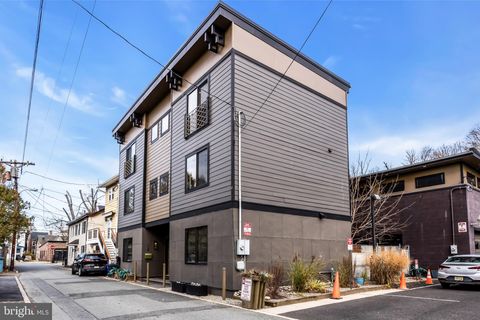 10 MCCREADY ALLEY LAMBERTVILLE NJ 08530