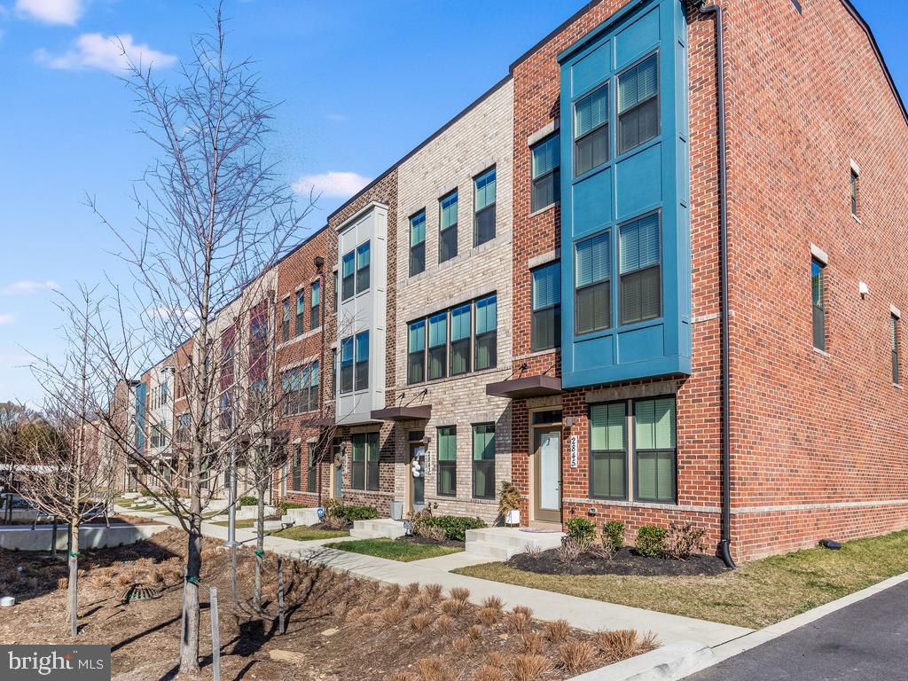 VILLAGE OF TOWNE SQUARE - Residential