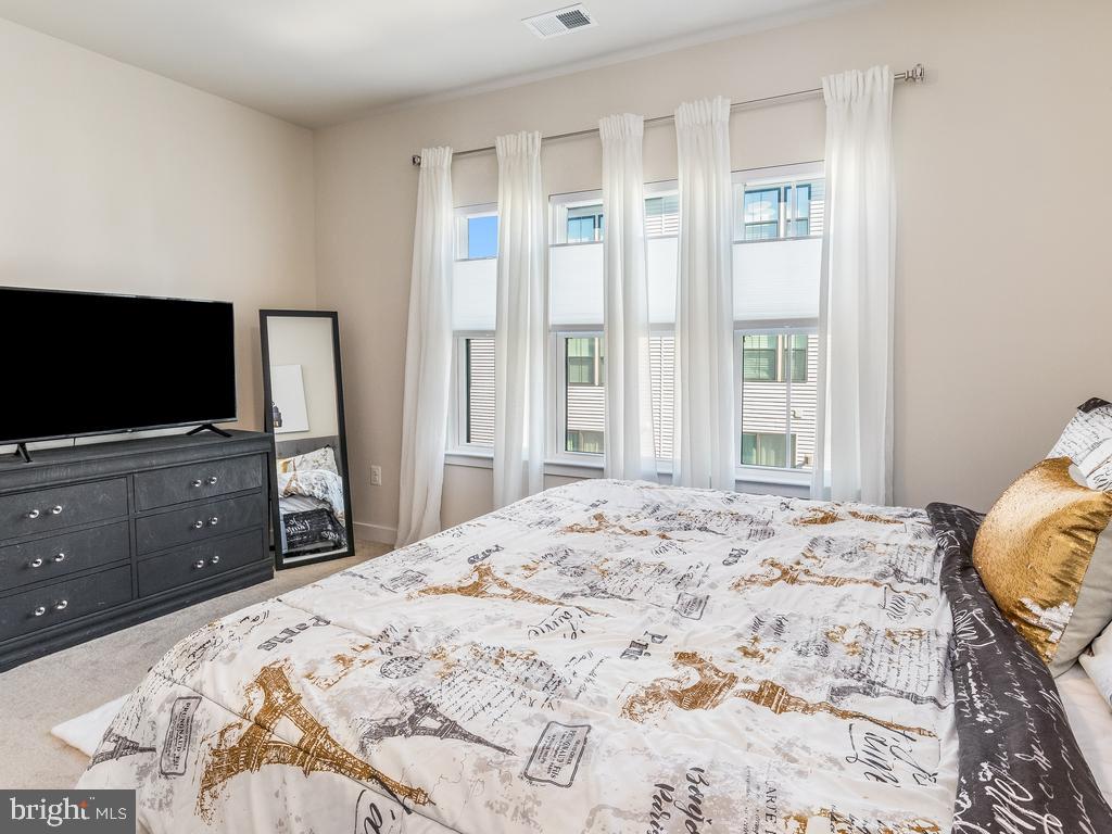 VILLAGE OF TOWNE SQUARE - Residential