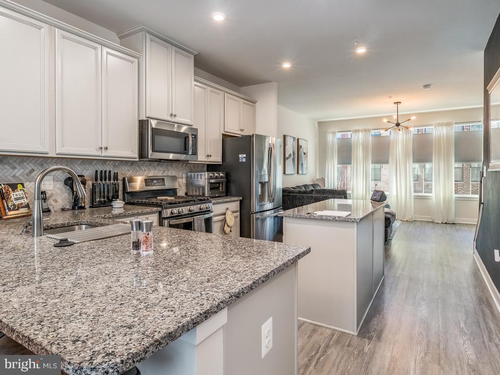 VILLAGE OF TOWNE SQUARE - Residential