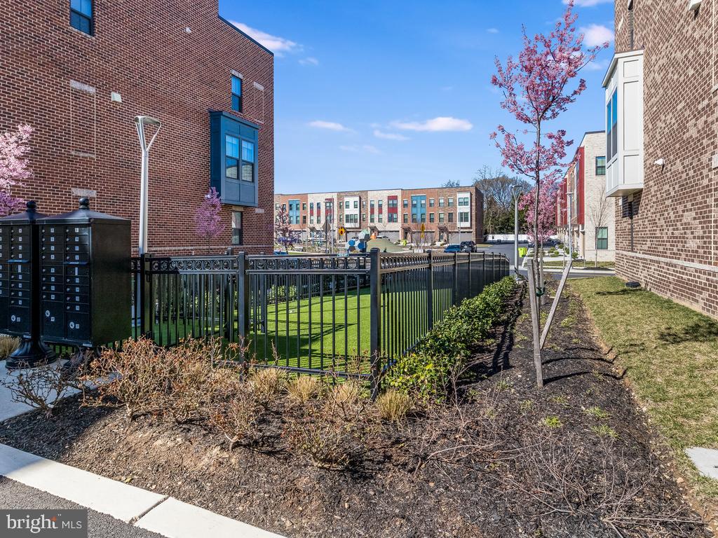 VILLAGE OF TOWNE SQUARE - Residential