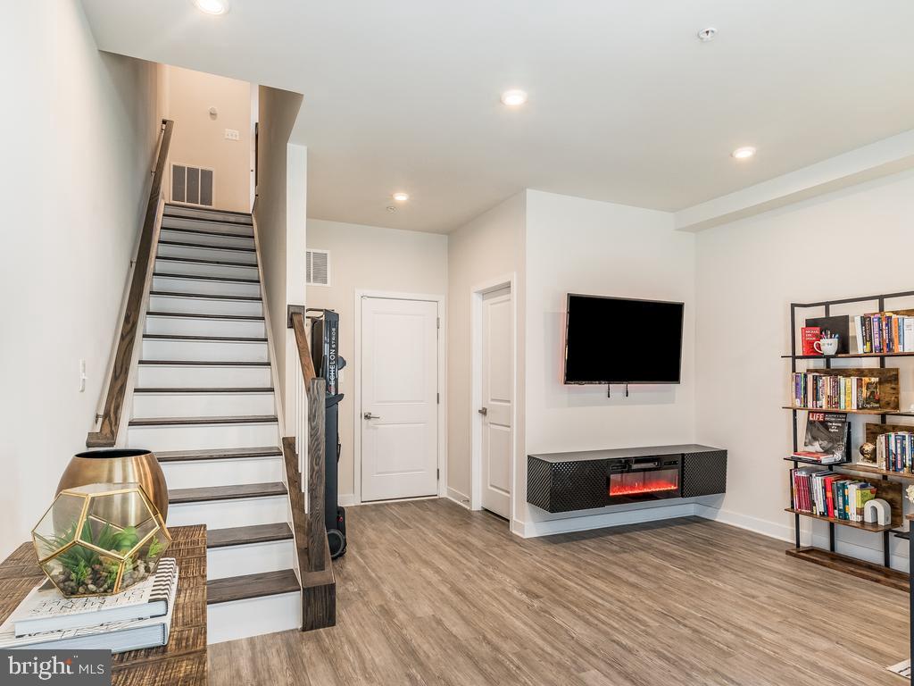 VILLAGE OF TOWNE SQUARE - Residential