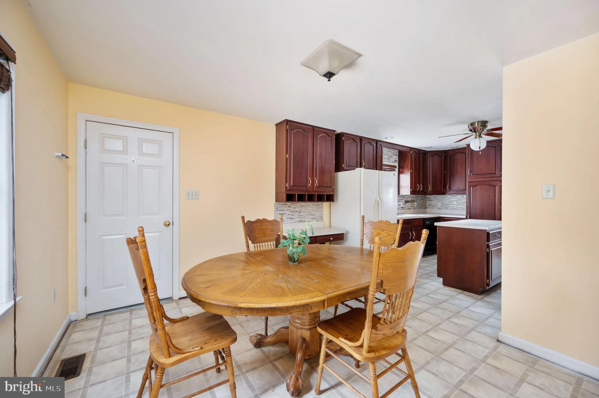 Broad Run, Virginia 20137, United States, 3 Bedrooms Bedrooms, ,2 BathroomsBathrooms,Residential,Contingent,16518