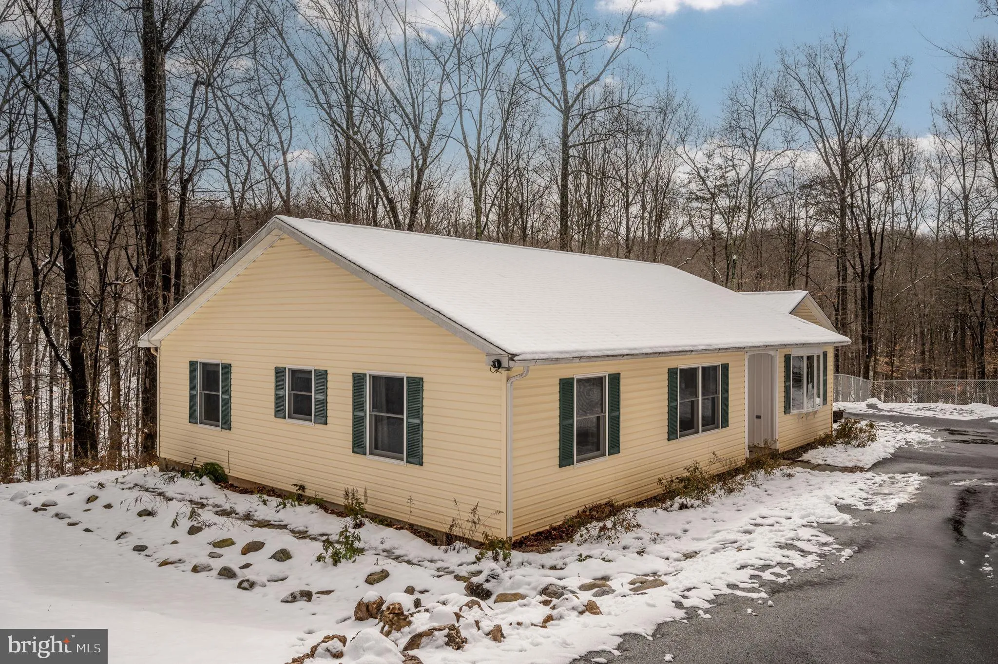 Broad Run, Virginia 20137, United States, 3 Bedrooms Bedrooms, ,2 BathroomsBathrooms,Residential,Contingent,16518