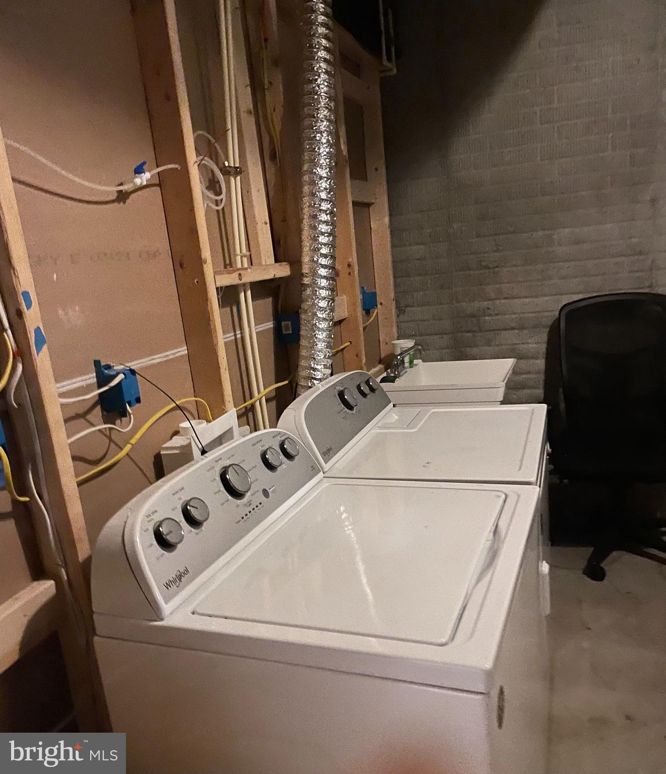 THE VISTAS AT LANSDOWNE - Residential Lease