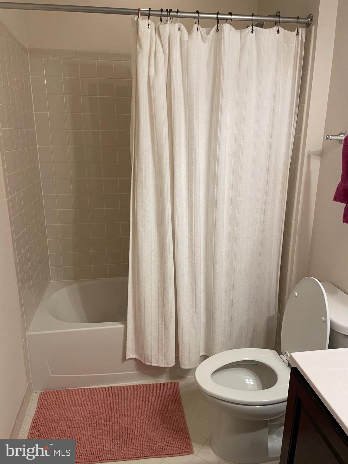 THE VISTAS AT LANSDOWNE - Residential Lease