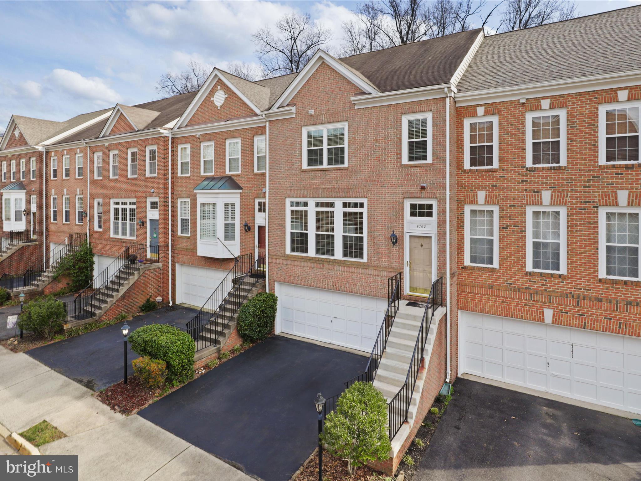 WINDSOR MEWS - Residential