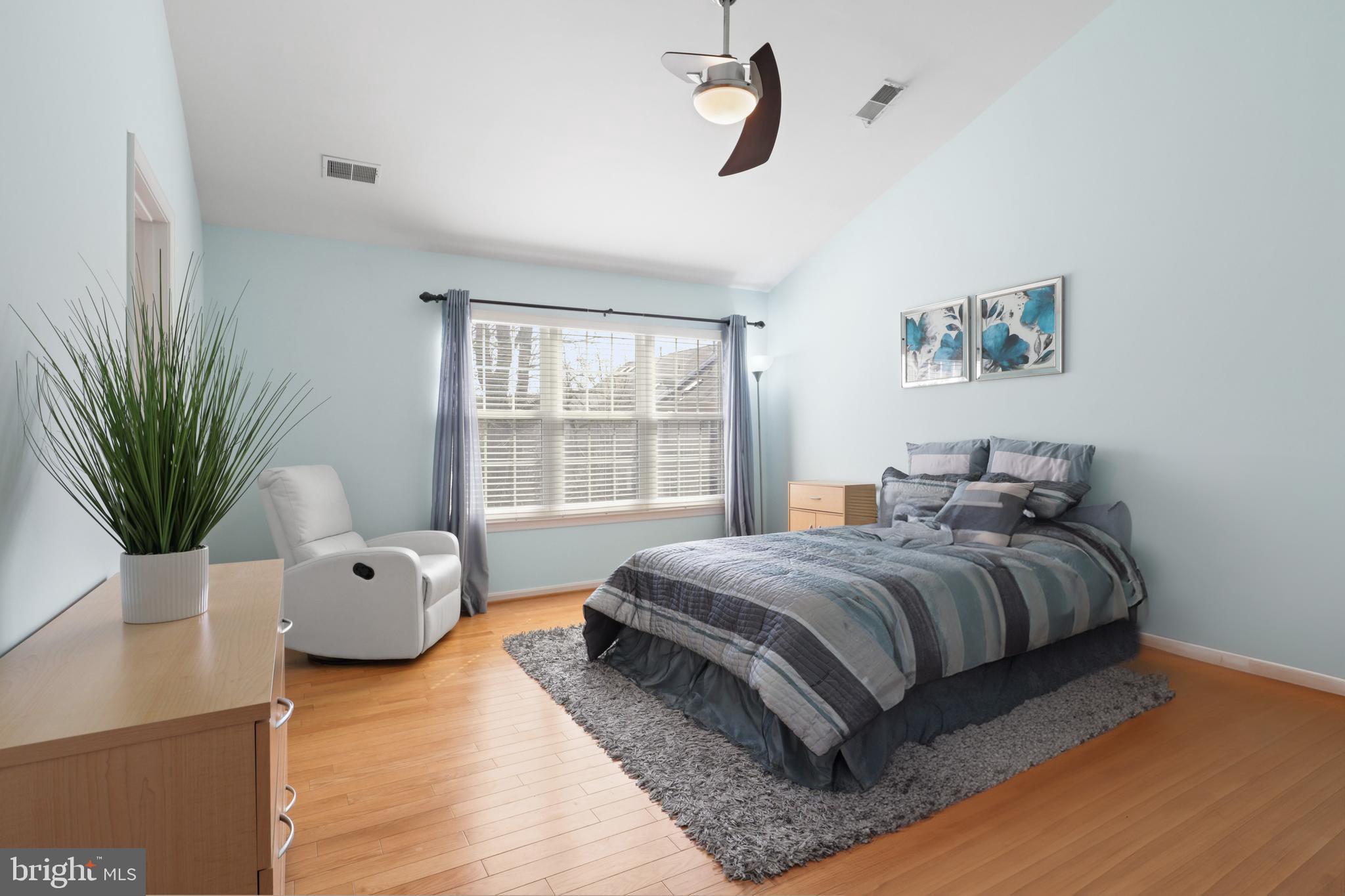 WINDSOR MEWS - Residential