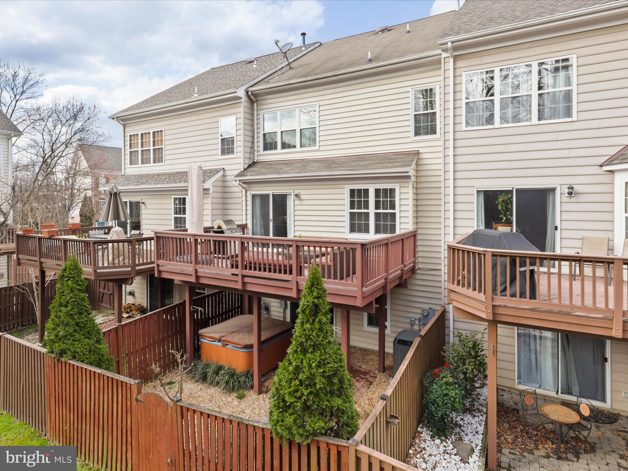 WINDSOR MEWS - Residential