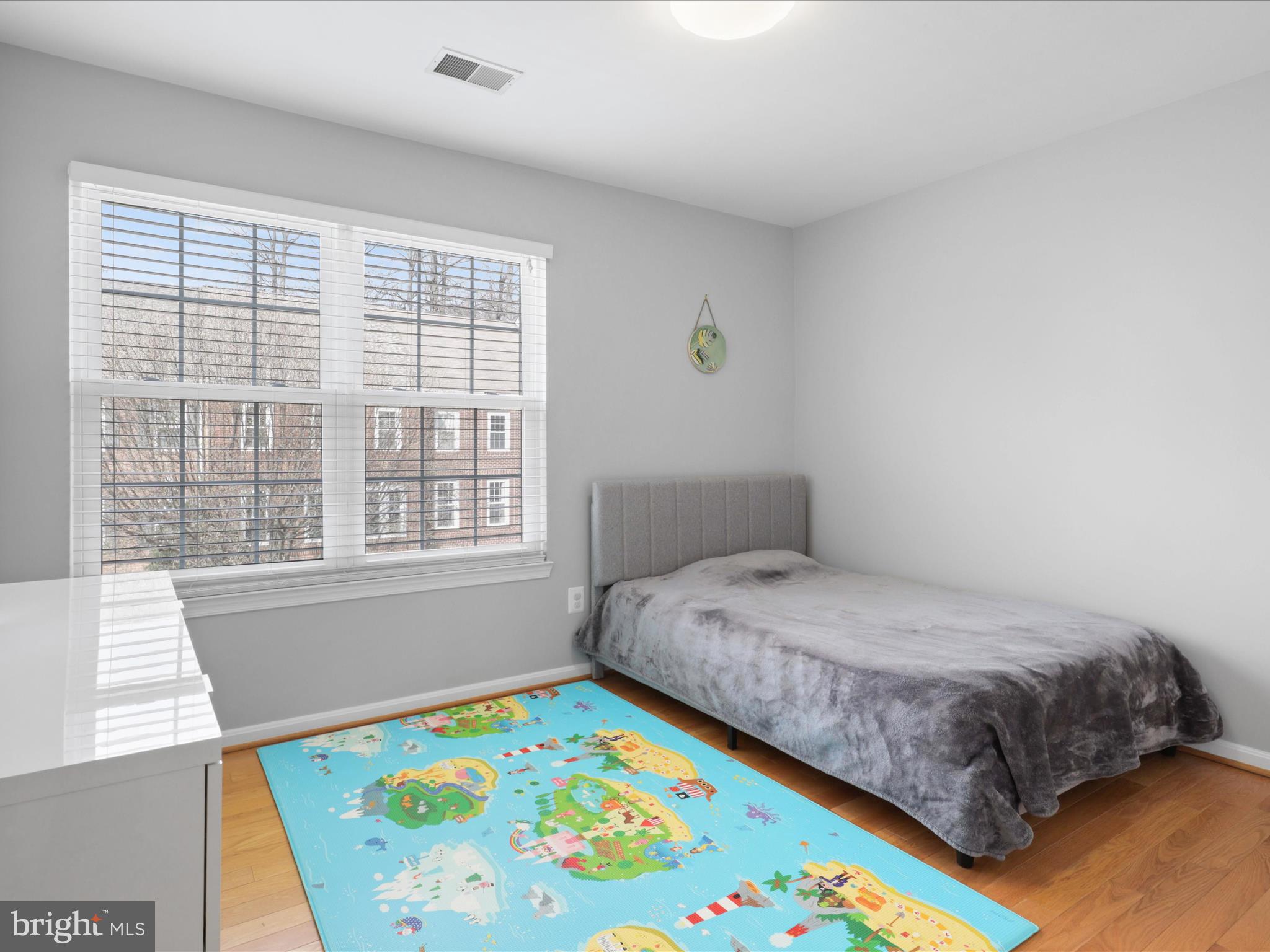 WINDSOR MEWS - Residential