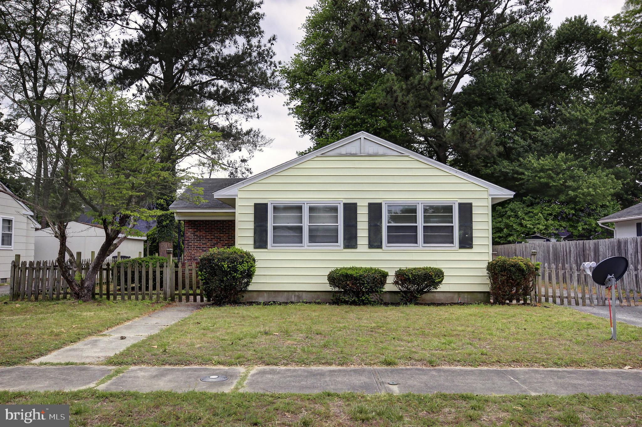 826 SPRINGFIELD CIRCLE