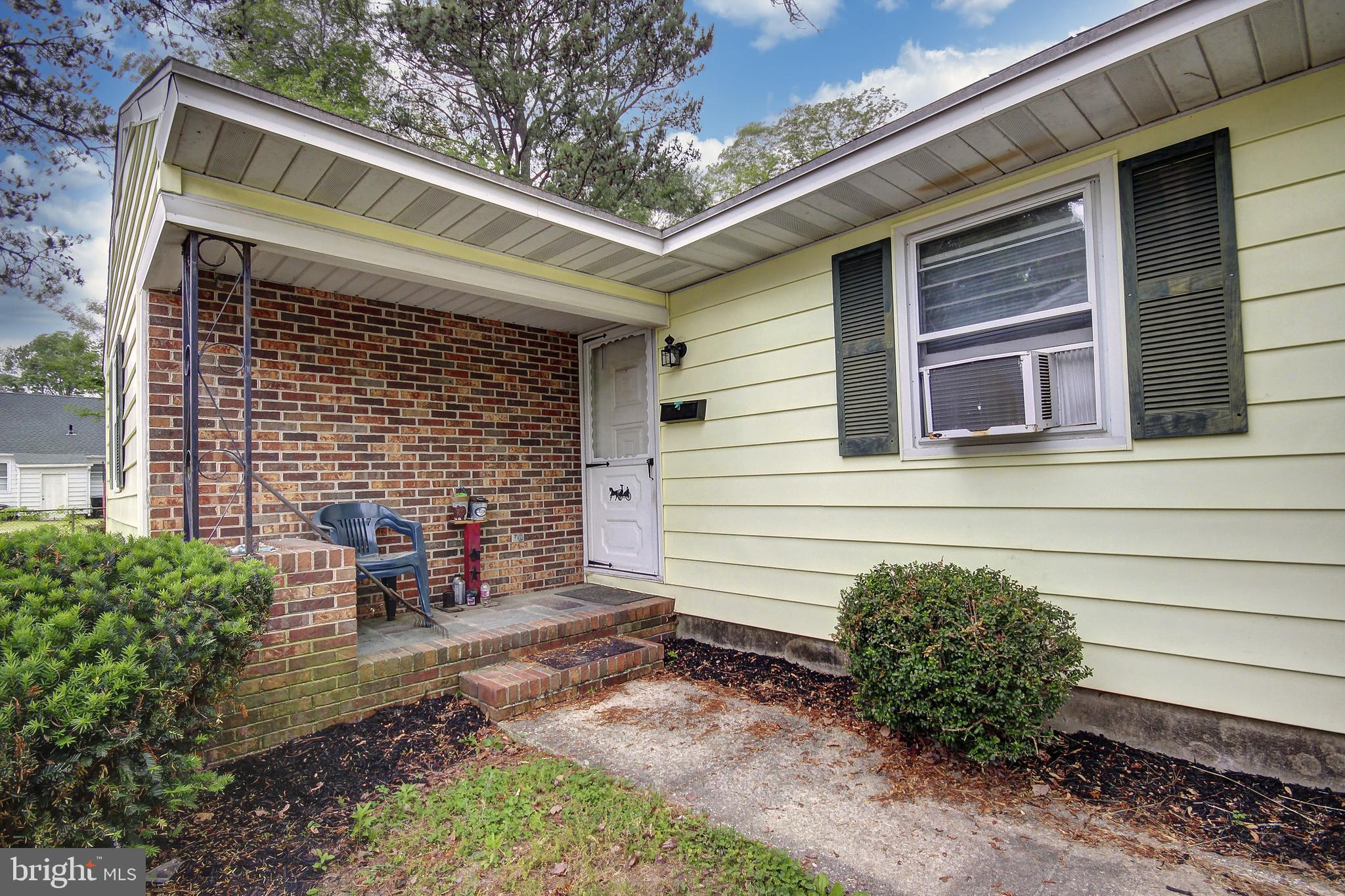 826 SPRINGFIELD CIRCLE