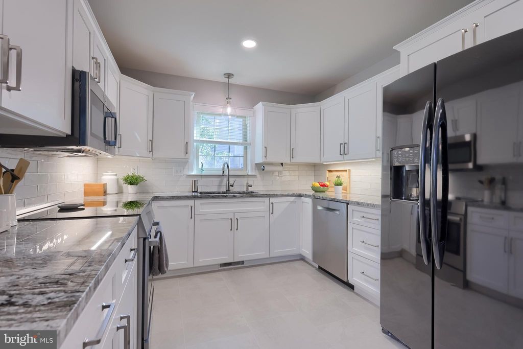 Photo of 849 Aylesbury Drive, LANCASTER, PA 17601 (MLS # PALA2074426)