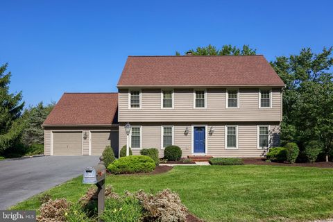 Photo of 849 Aylesbury Drive, LANCASTER, PA 17601 (MLS # PALA2074426)