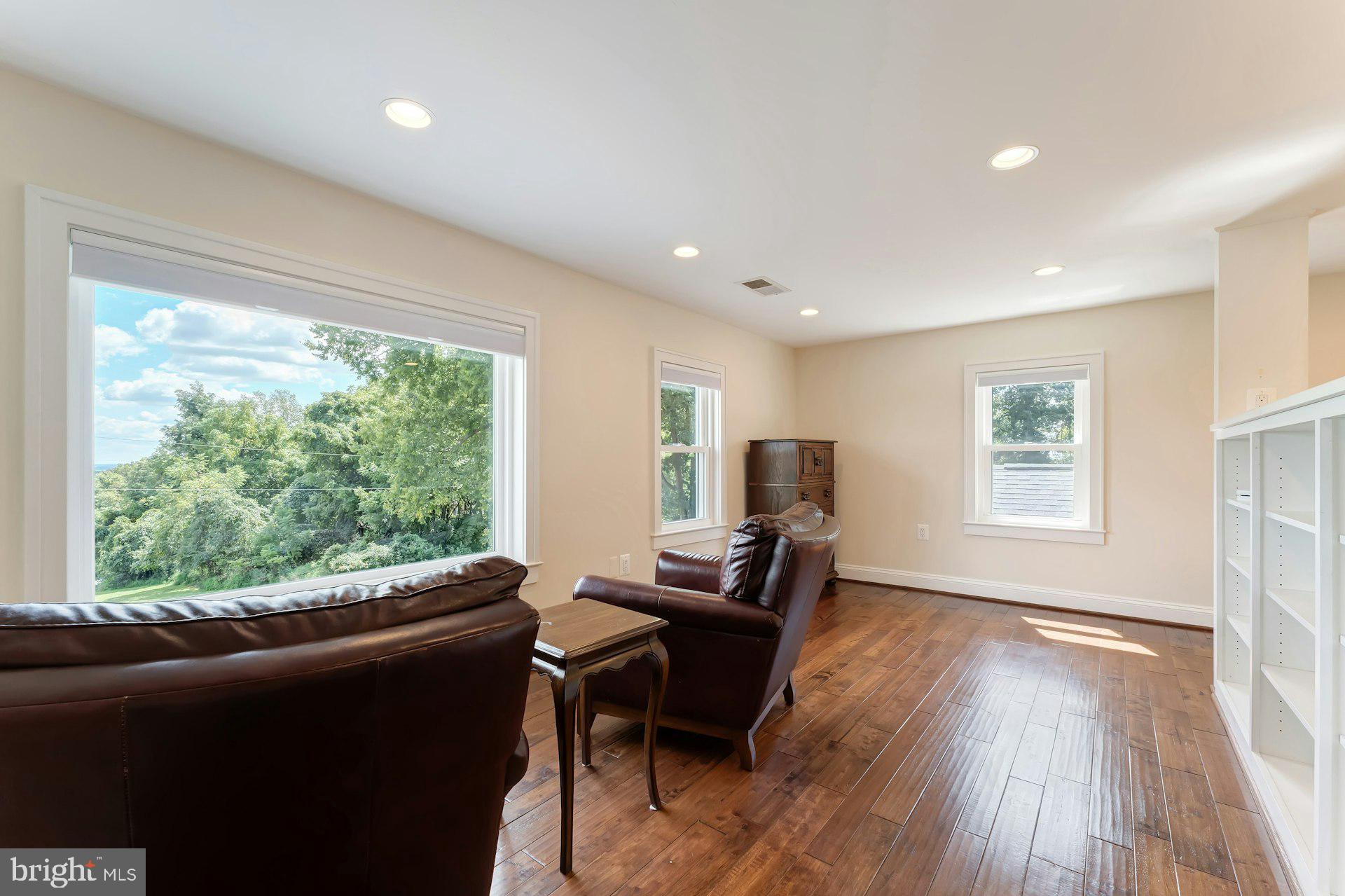 BEACON HILL - Residential