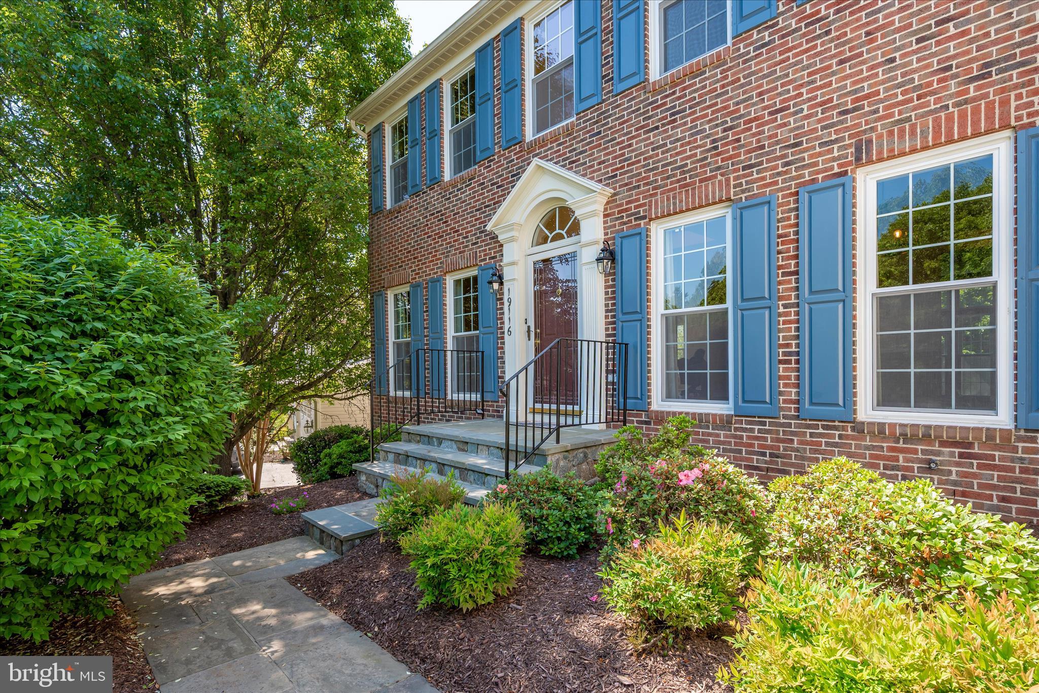 MANOR OAKS - Residential
