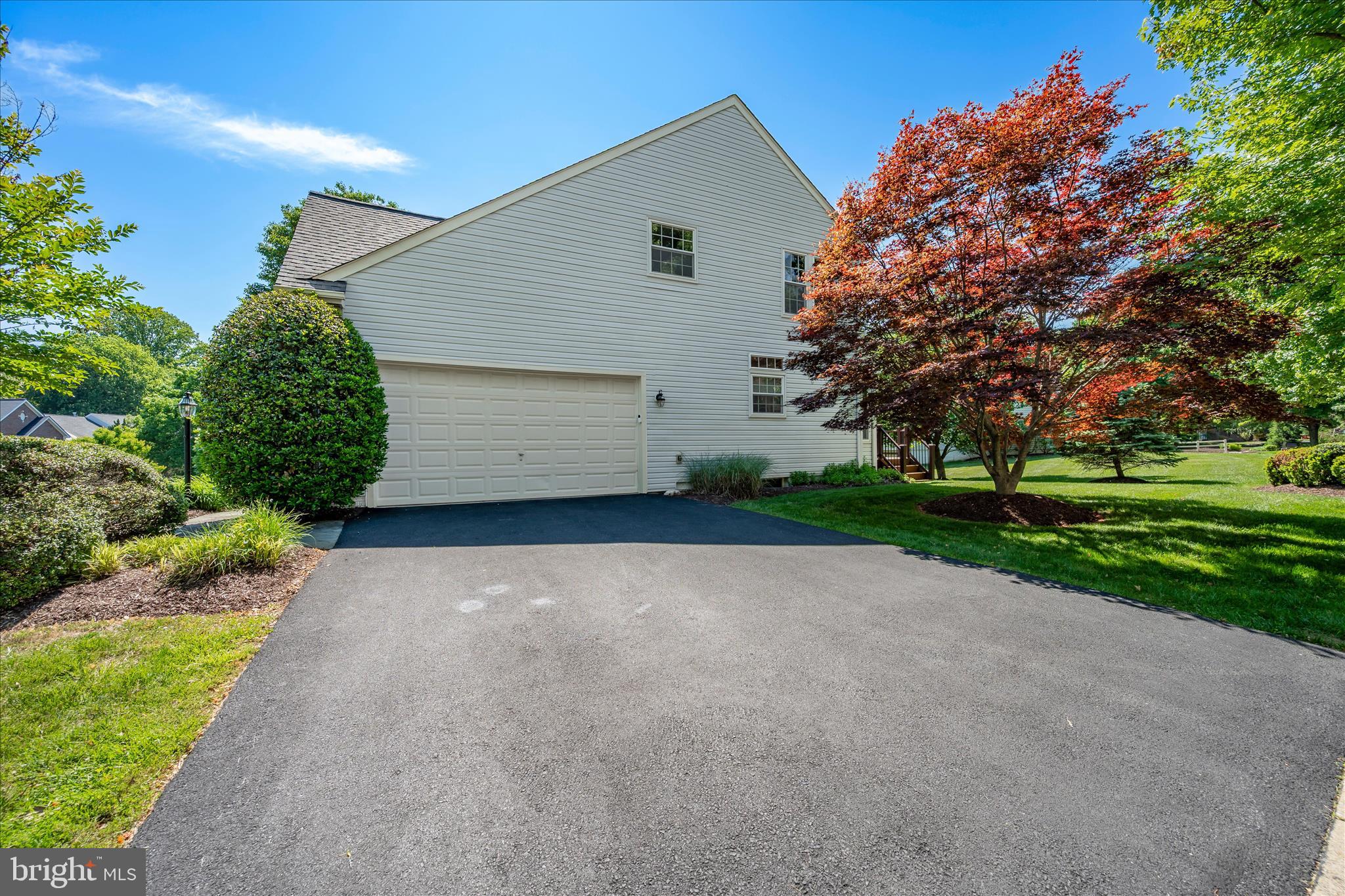 MANOR OAKS - Residential