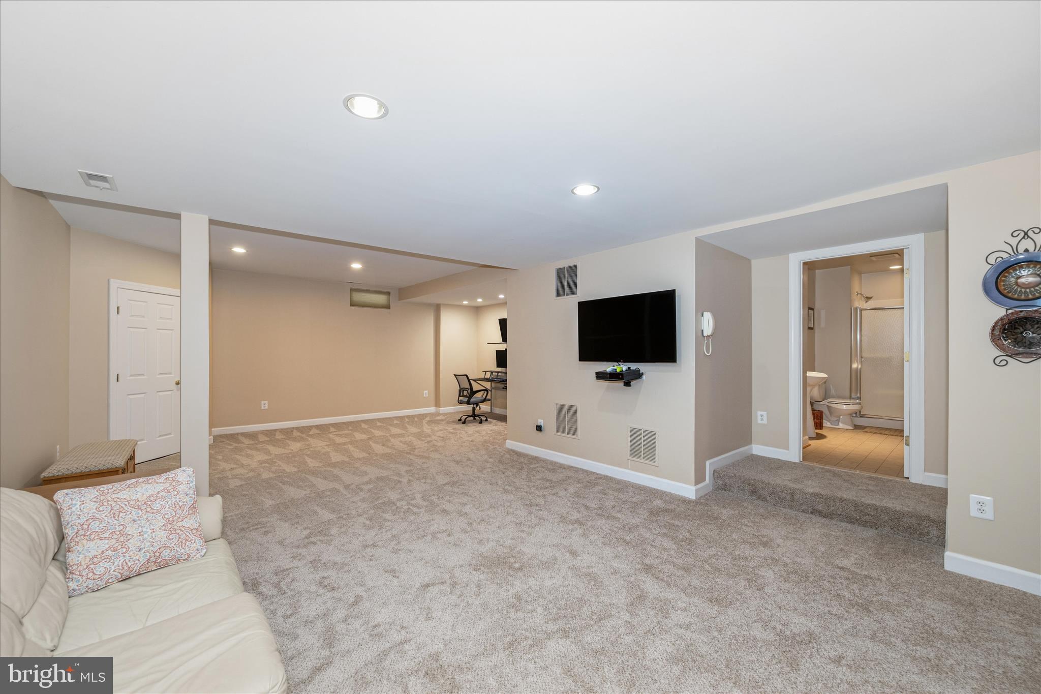 MANOR OAKS - Residential