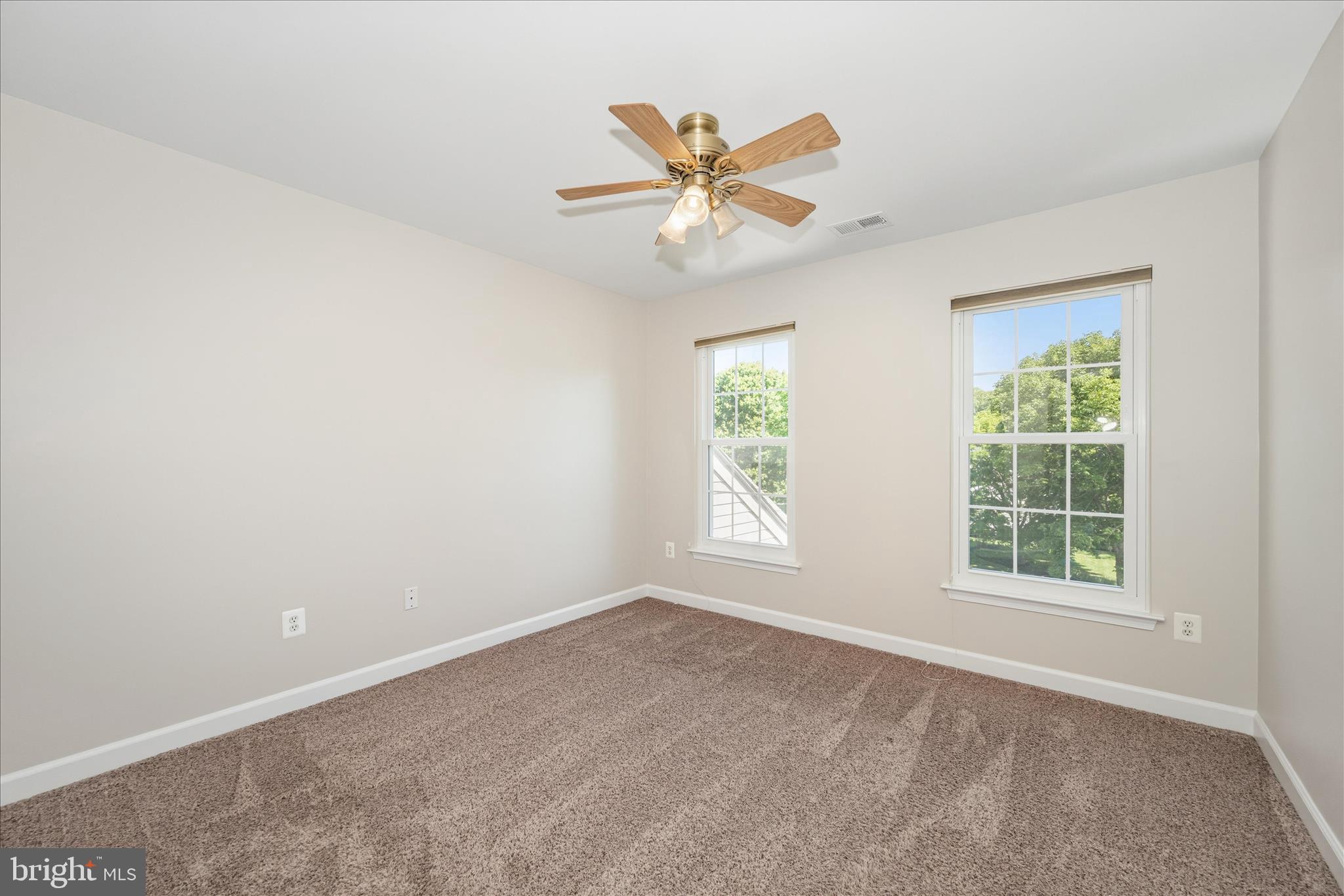 MANOR OAKS - Residential