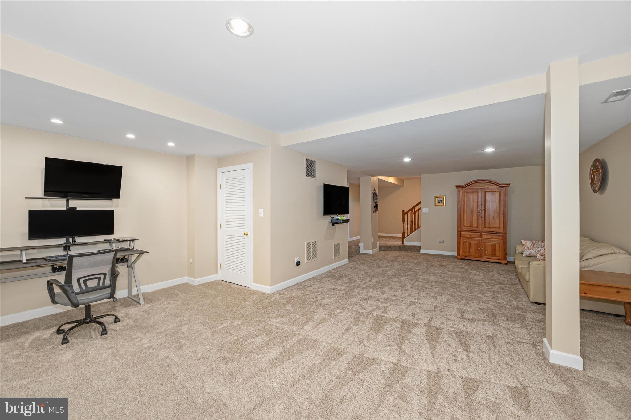 MANOR OAKS - Residential