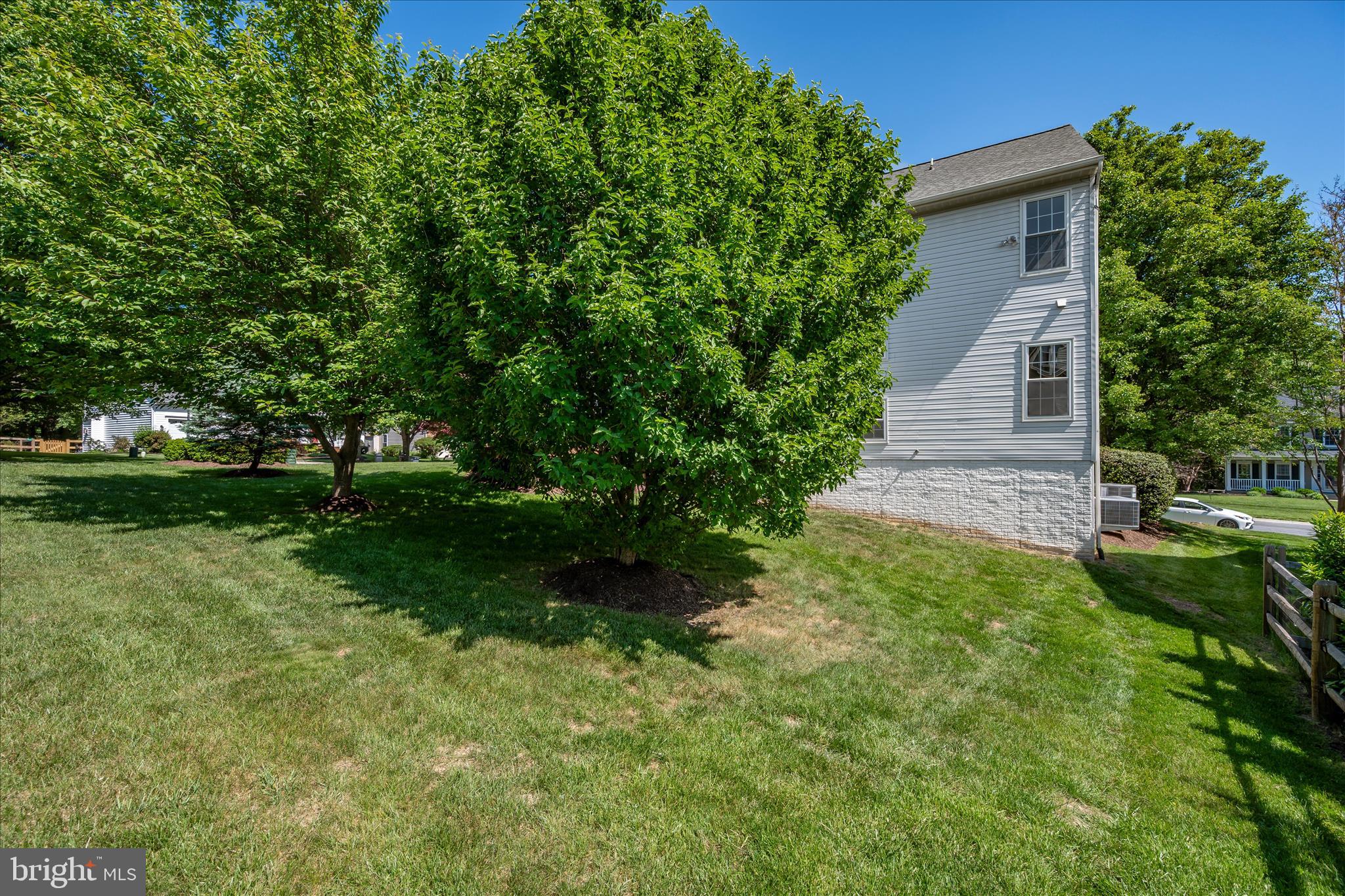 MANOR OAKS - Residential