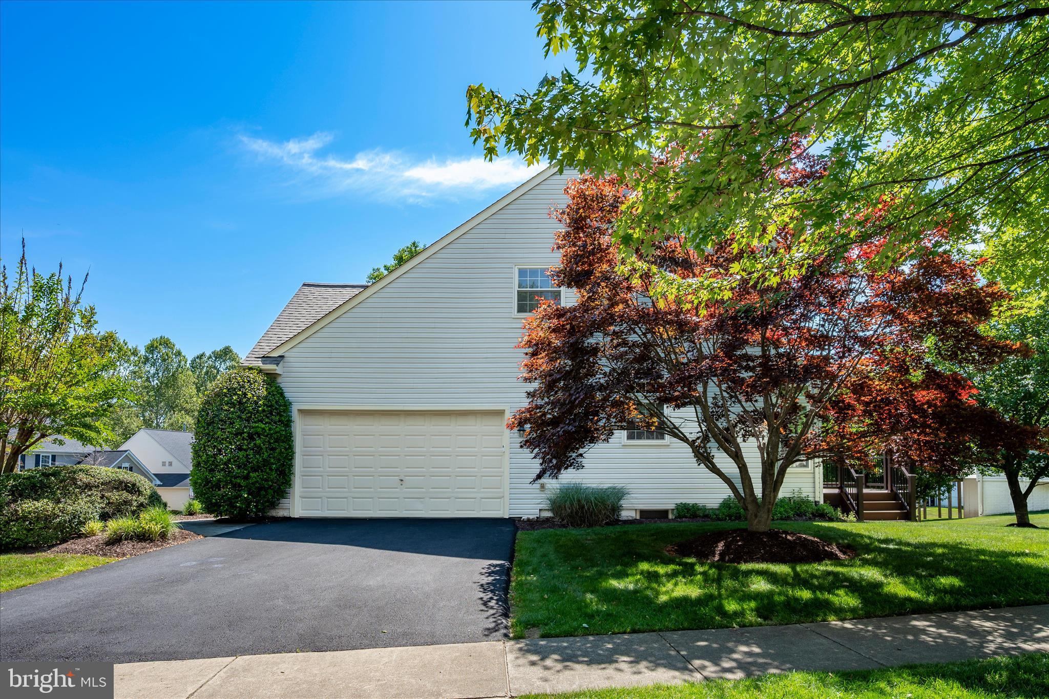MANOR OAKS - Residential