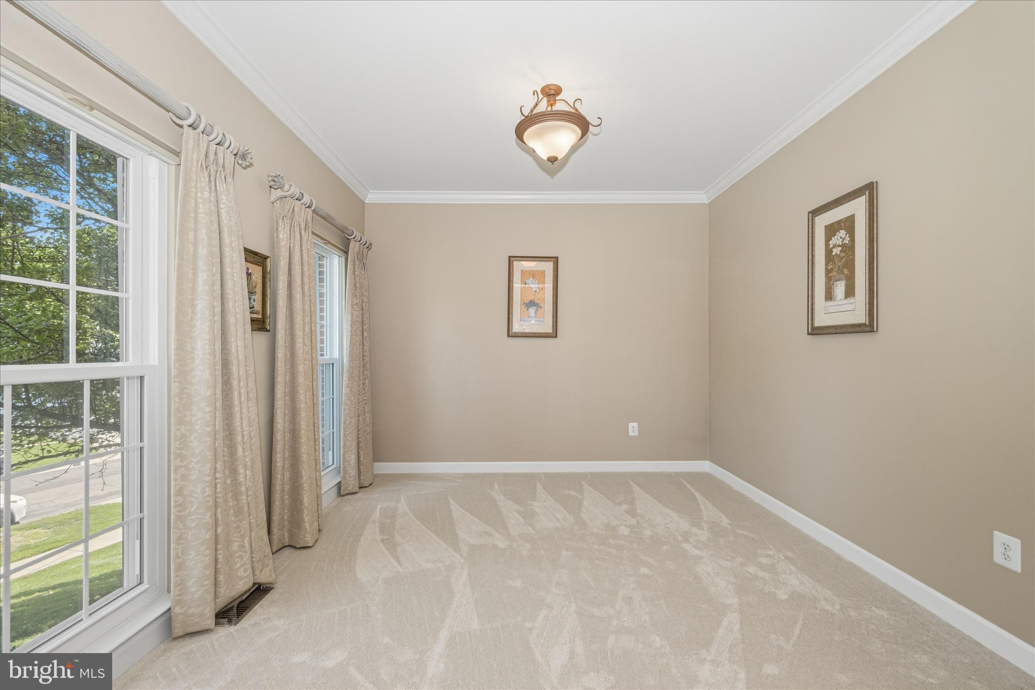 MANOR OAKS - Residential