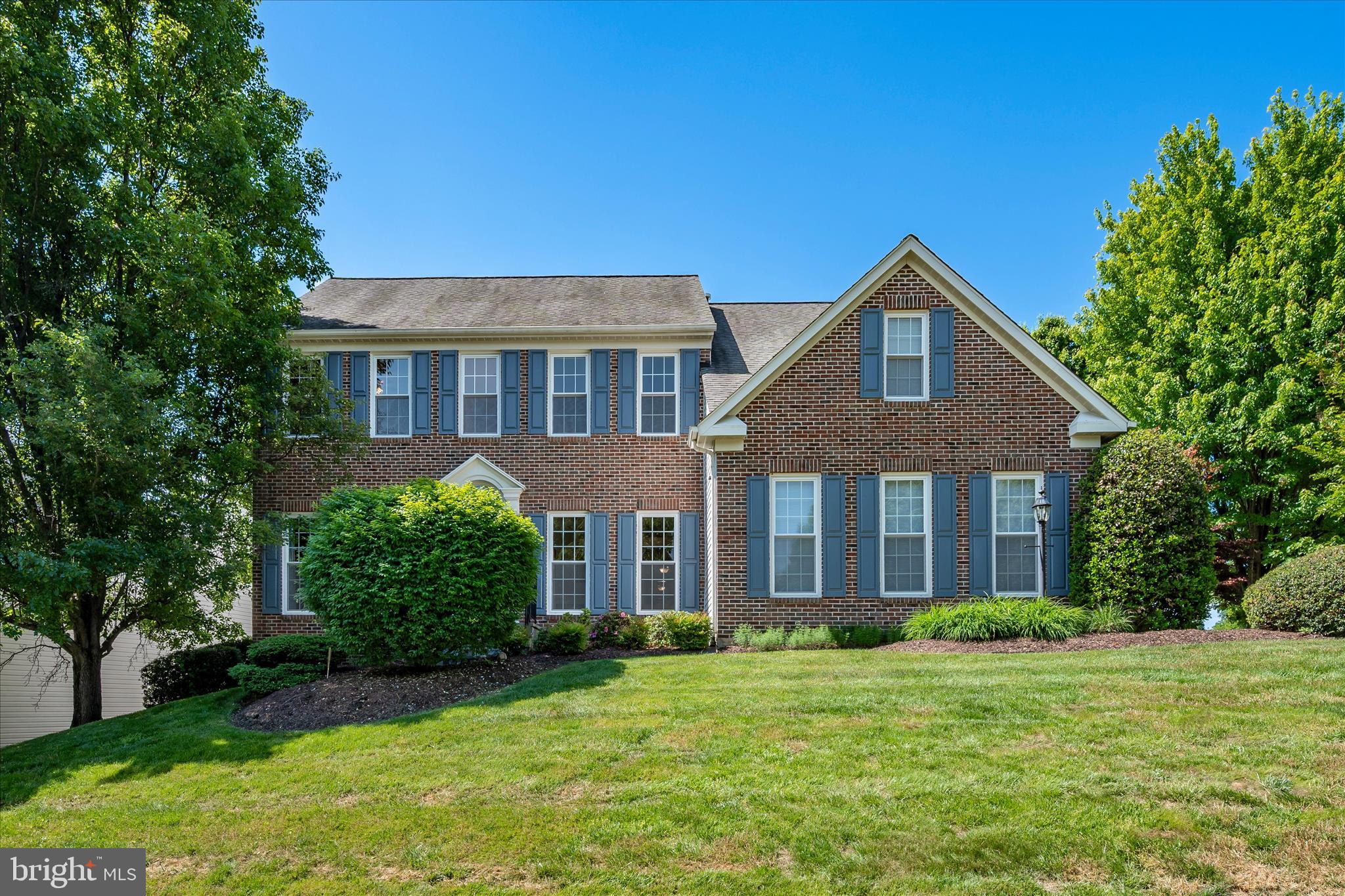 MANOR OAKS - Residential
