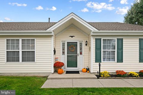 Photo of 14 Autumn Lane, SEWELL, NJ 08080 (MLS # NJGL2065140)