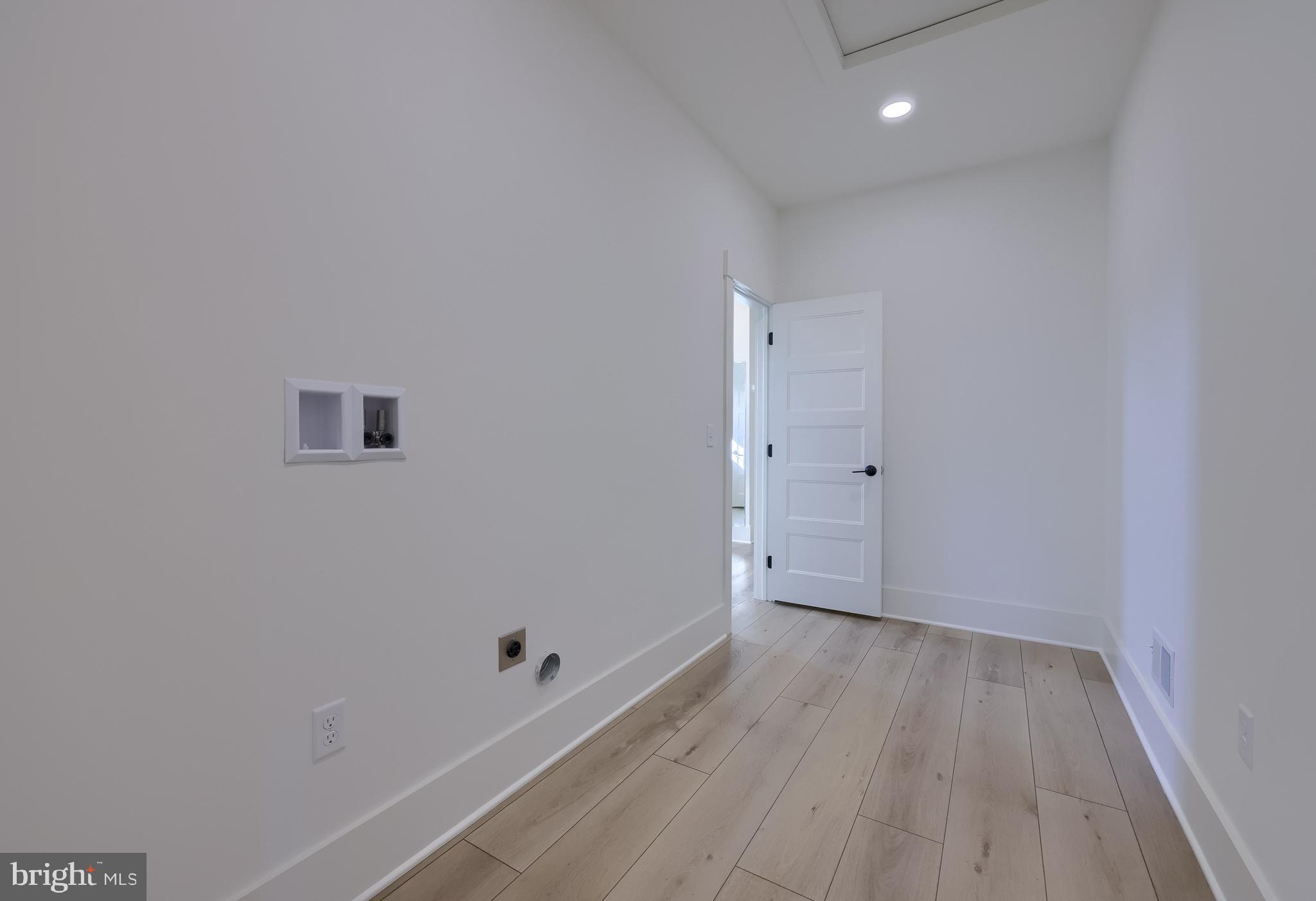 PINEBROOKE - Residential