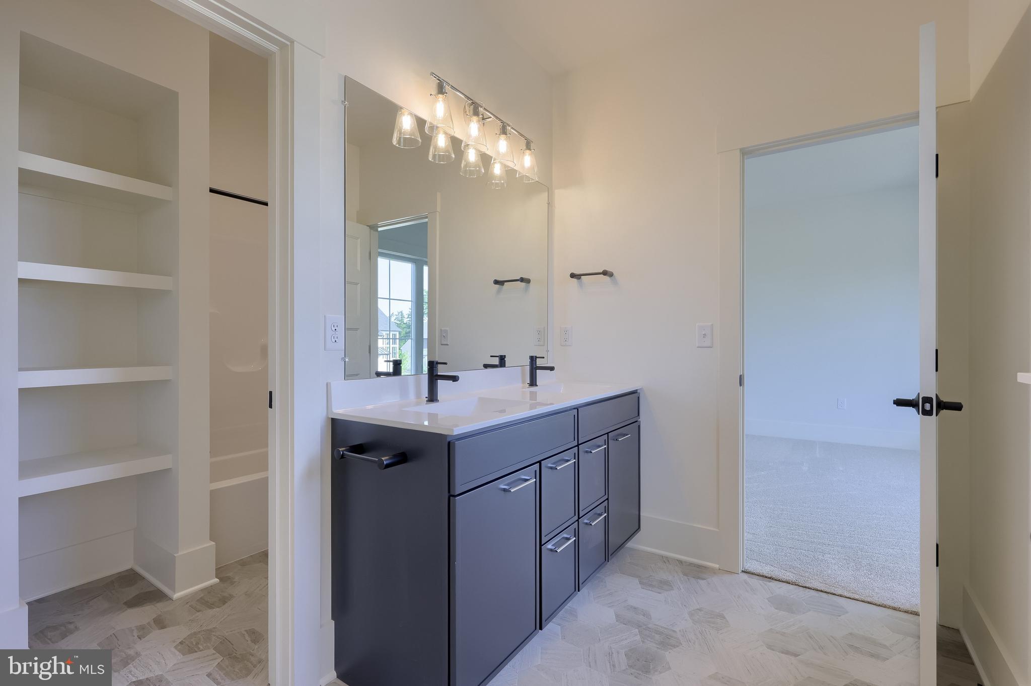 PINEBROOKE - Residential