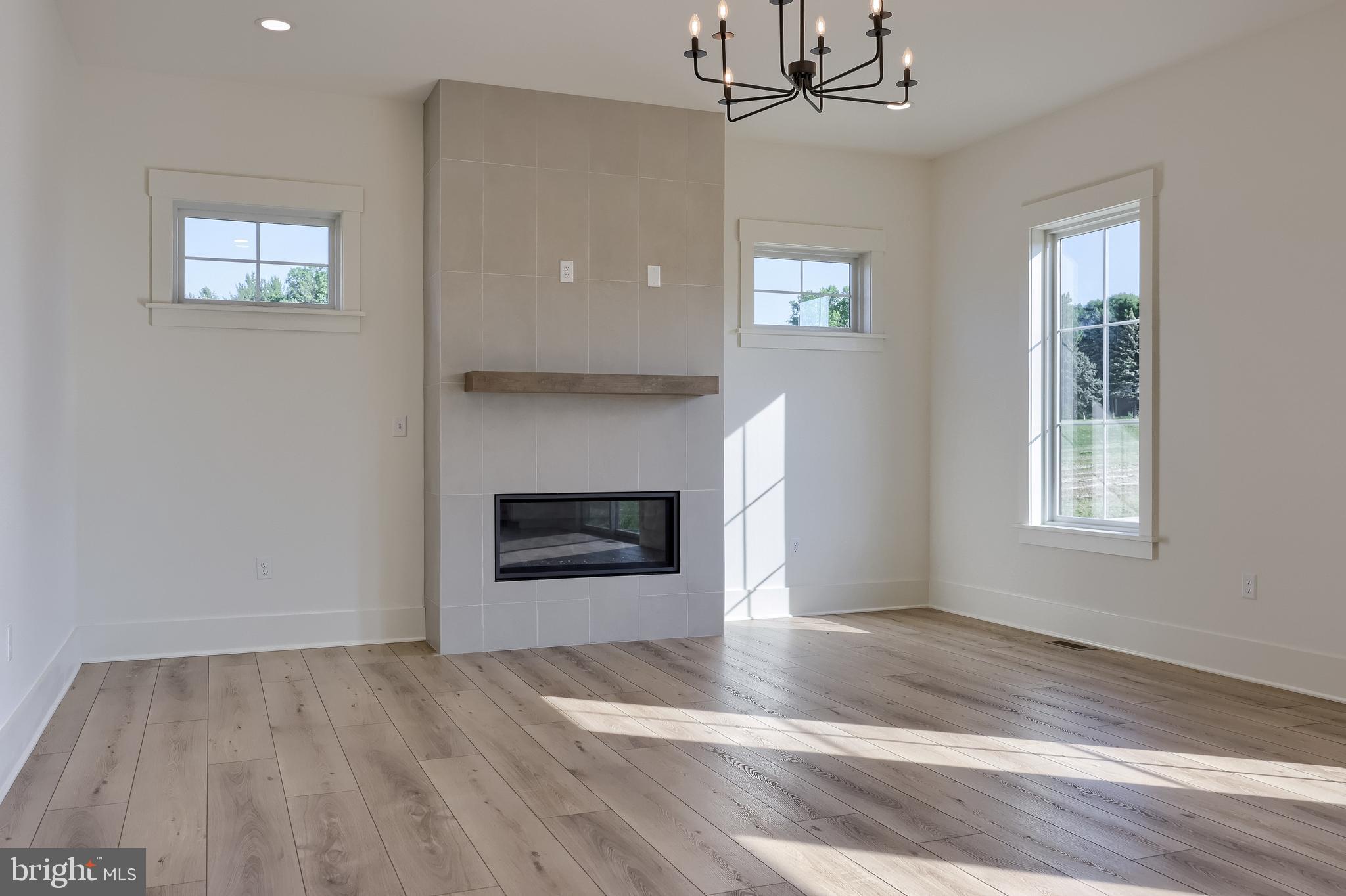 PINEBROOKE - Residential