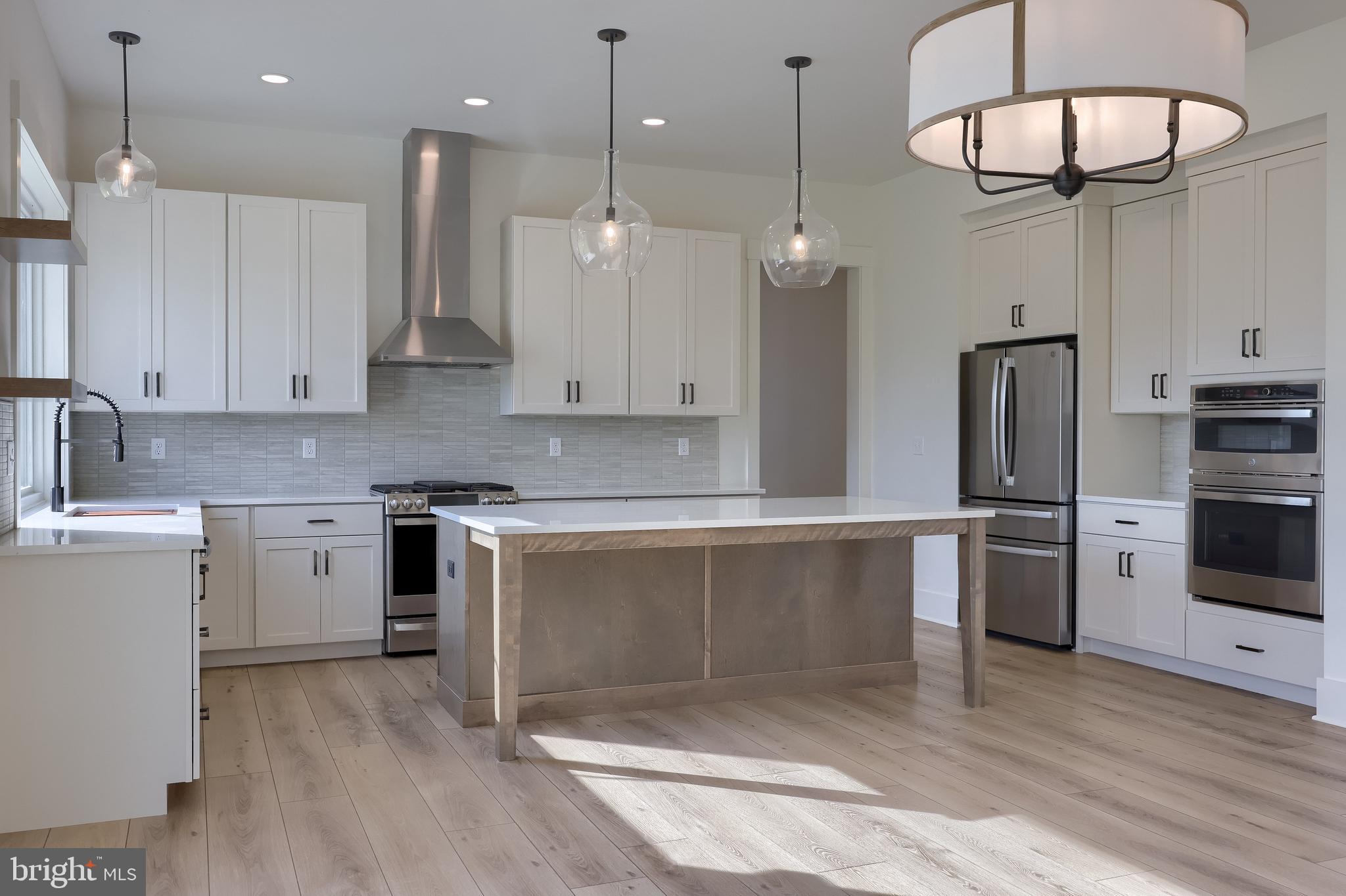 PINEBROOKE - Residential