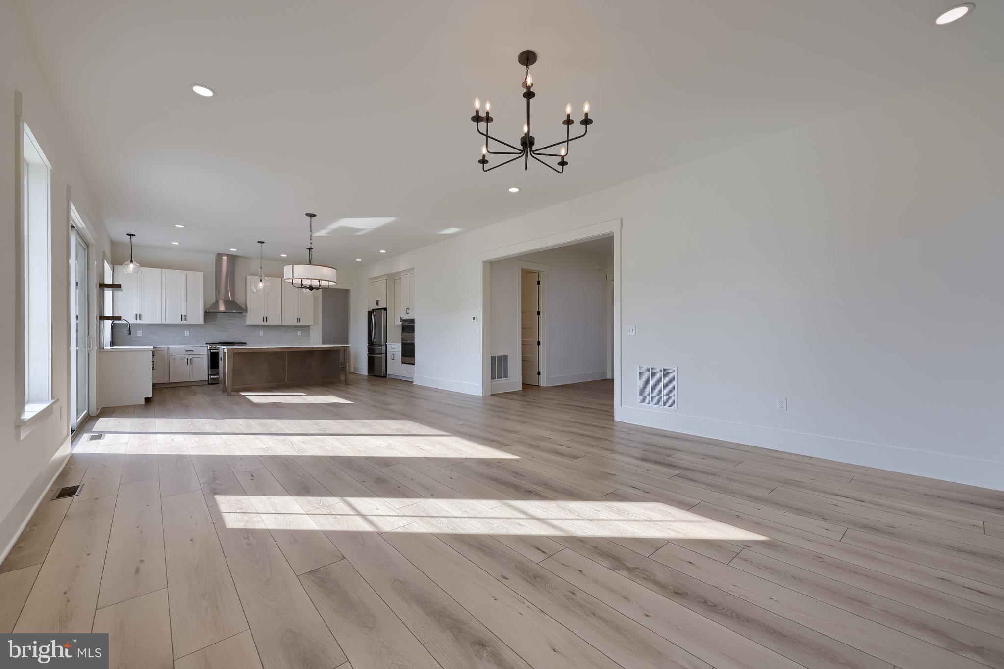 PINEBROOKE - Residential