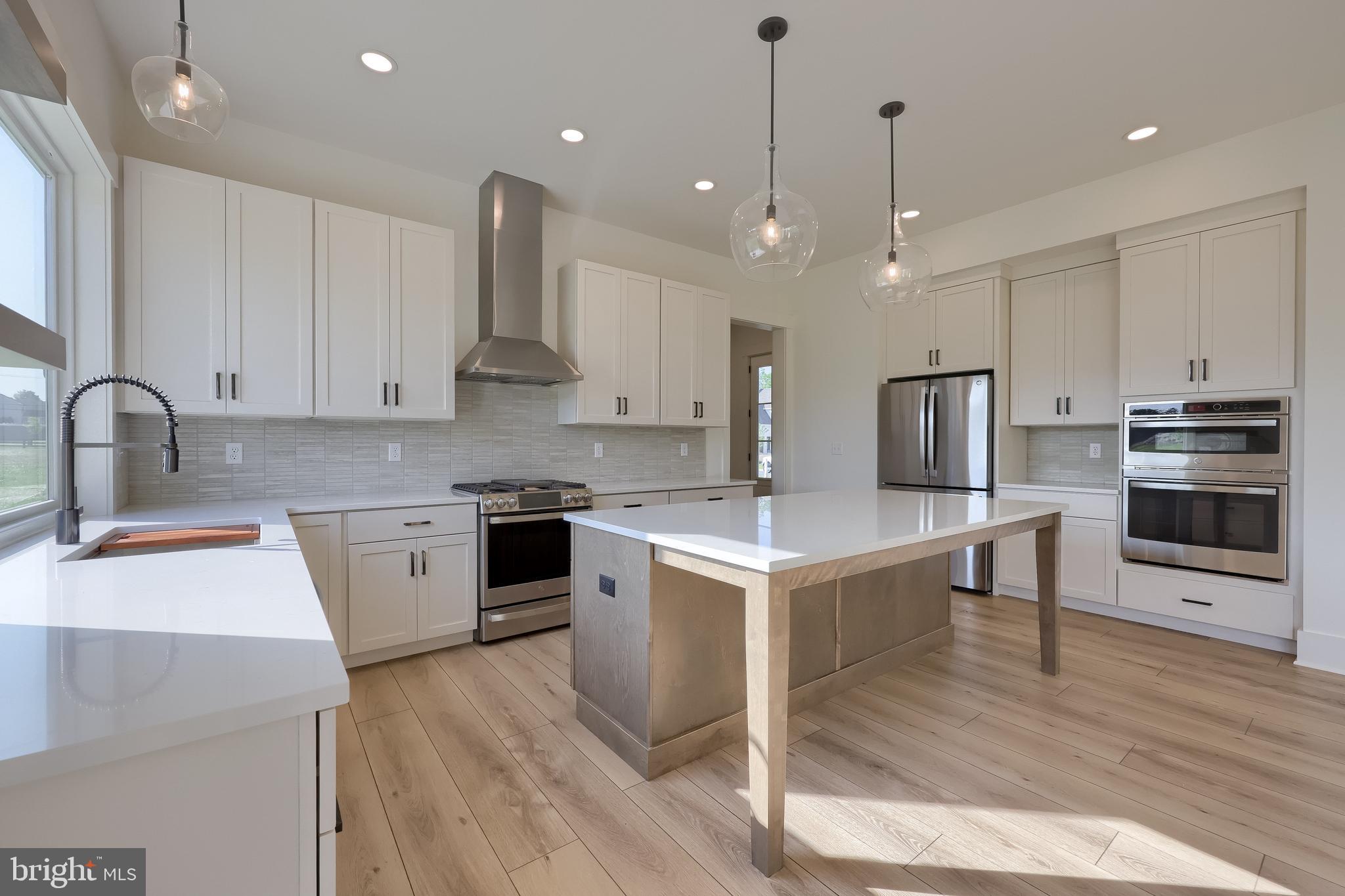 PINEBROOKE - Residential