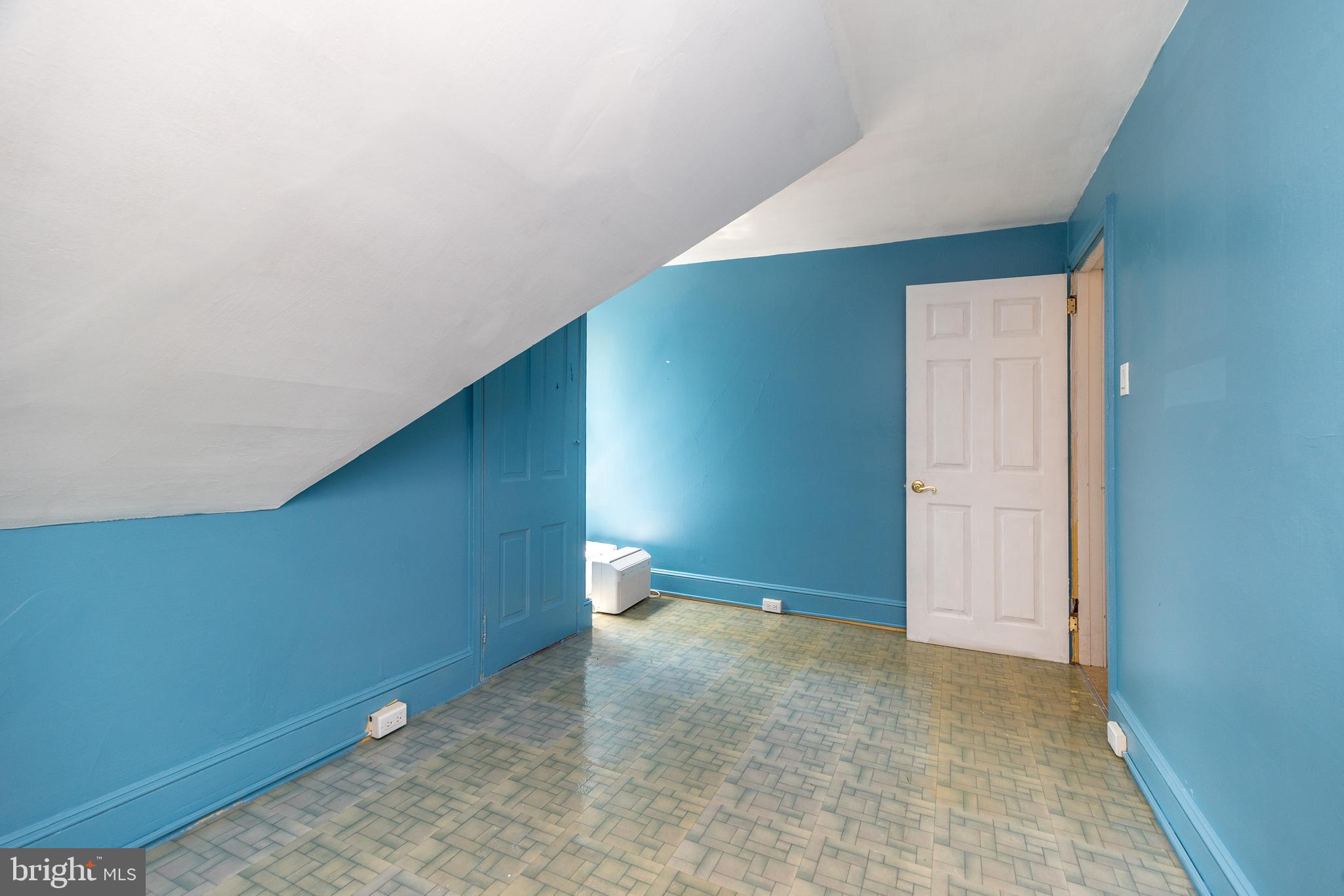 CHELTENHAM VIL - Residential