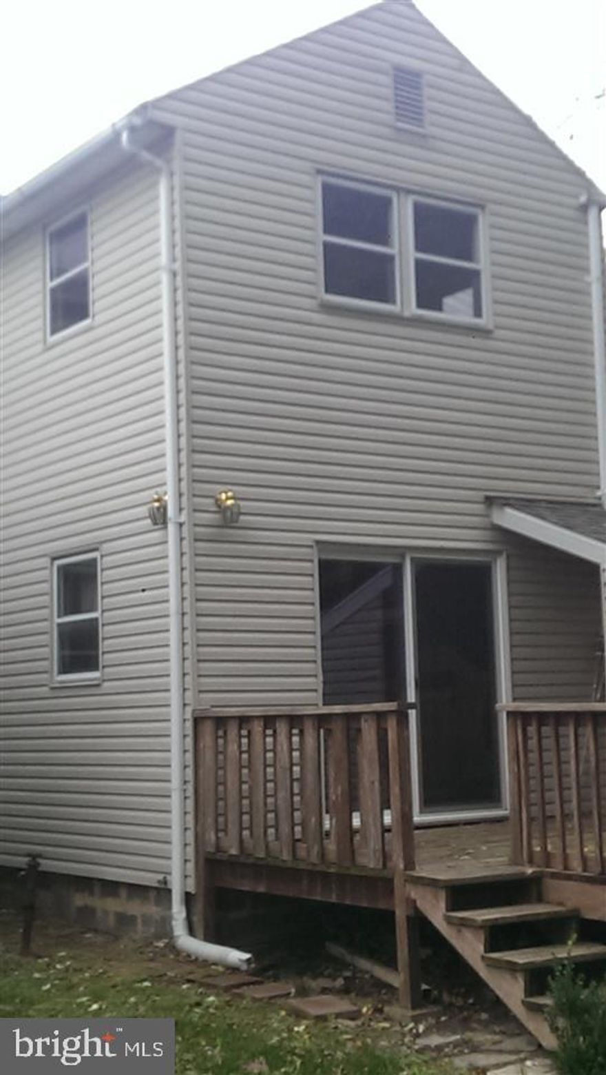 Great townhome within walking distance to downtown and Dickinson Law School.  New carpet and freshly painted.  Eat-In Kitchen with Laundry hookups.  Powder Room on 1st level.  Sliding doors to outside deck and private patio storage.  Tenant pays all utilities.  No pets.  Gas Heat.